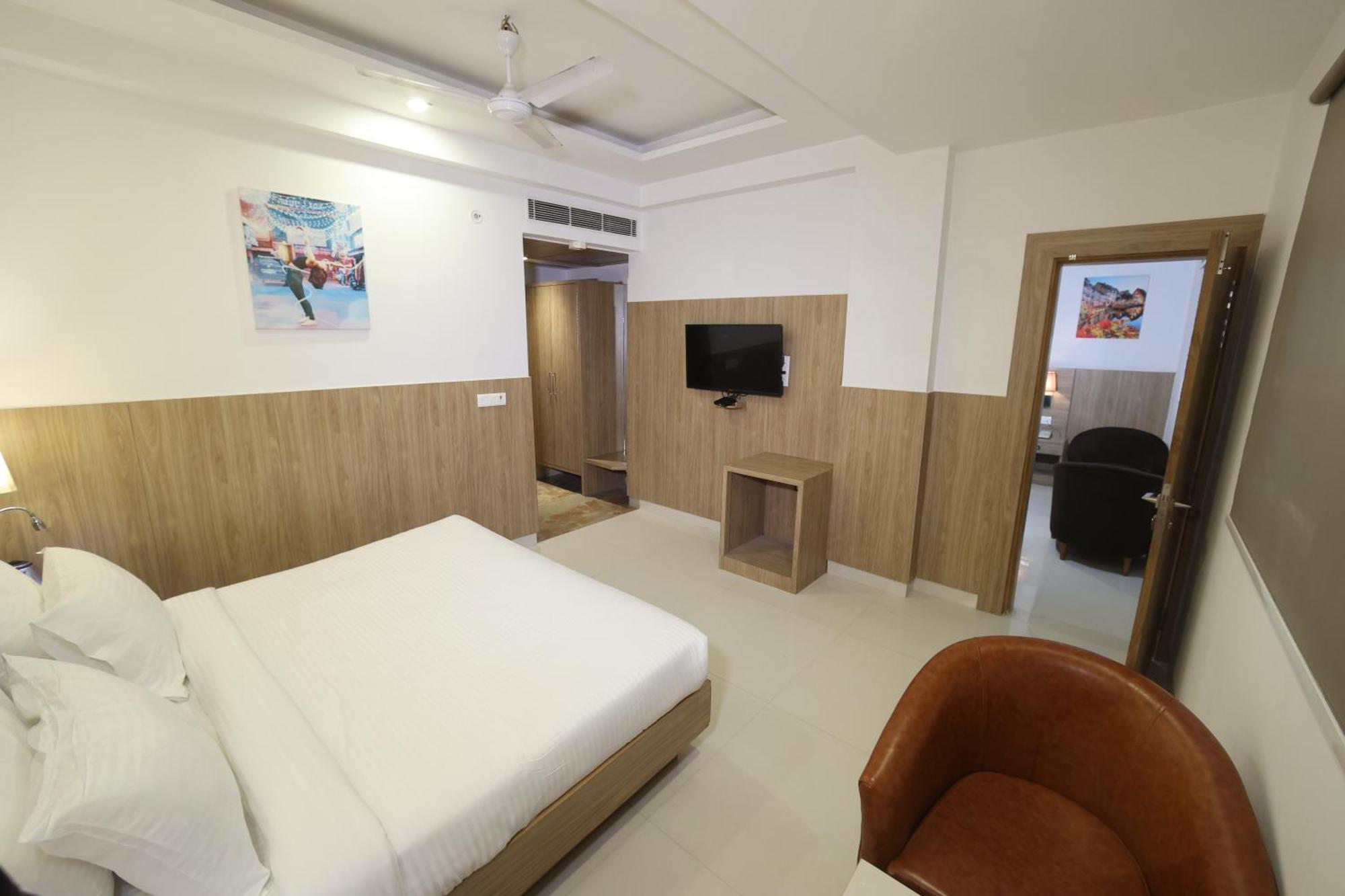 Hotel Elevate - With Complimentary Pickup Or Drop Near Delhi Airport New Delhi