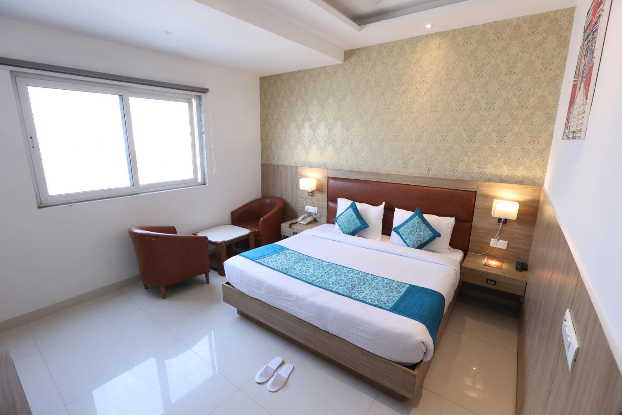 Elevate - With Complimentary Pickup Or Drop Near Delhi Airport Hotel 4*
