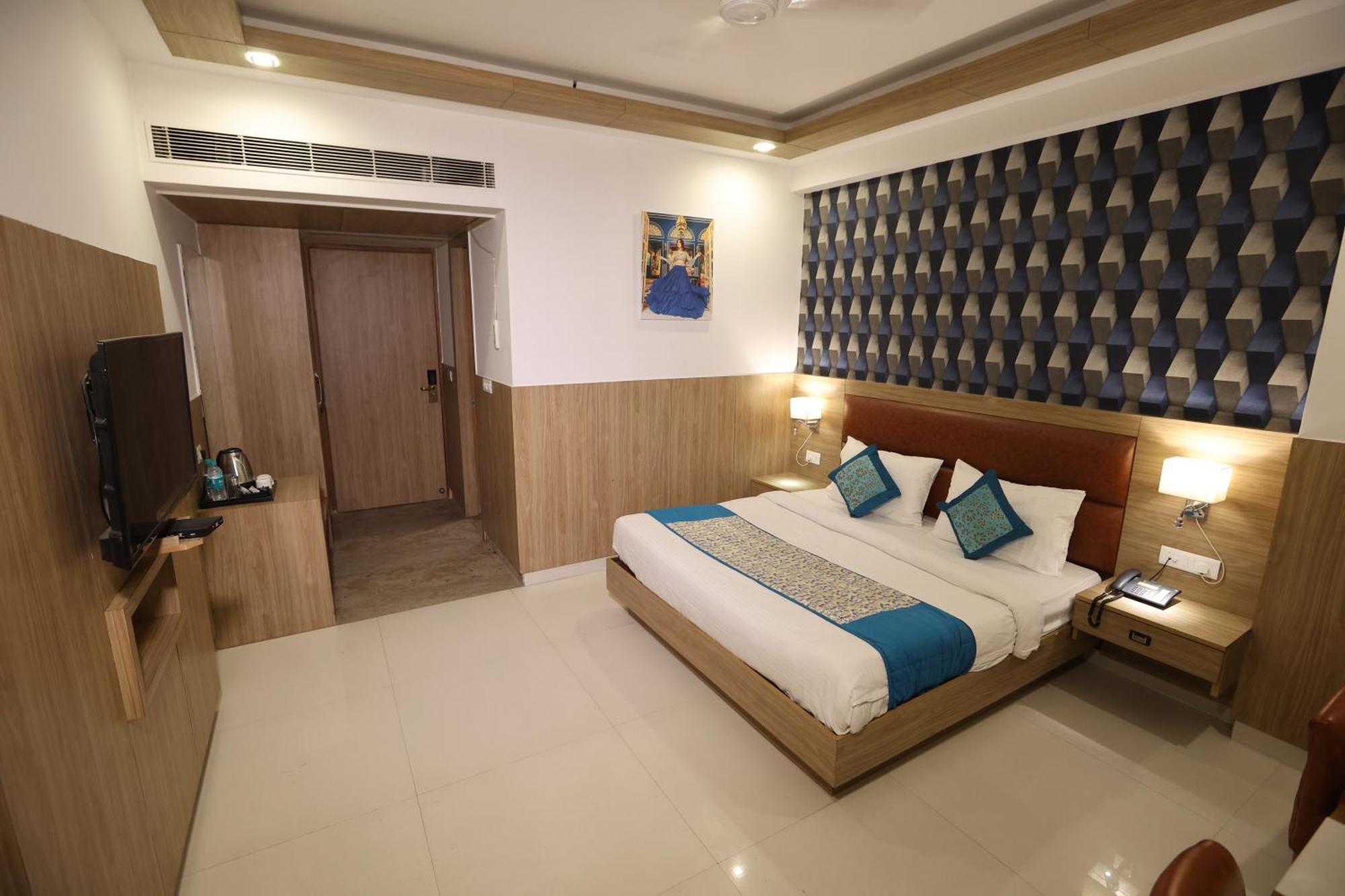 Hotel Elevate - With Complimentary Pickup Or Drop Near Delhi Airport