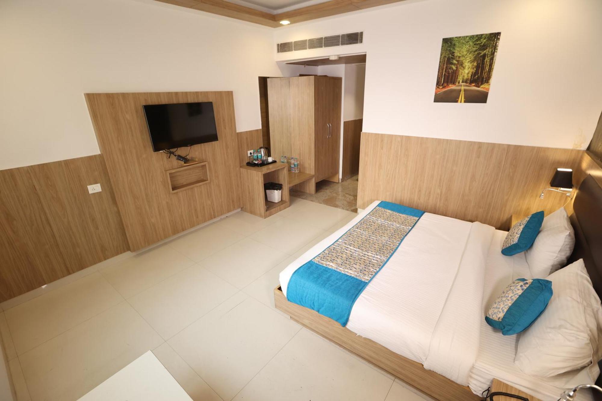Elevate - With Complimentary Pickup Or Drop Near Delhi Airport 4*
