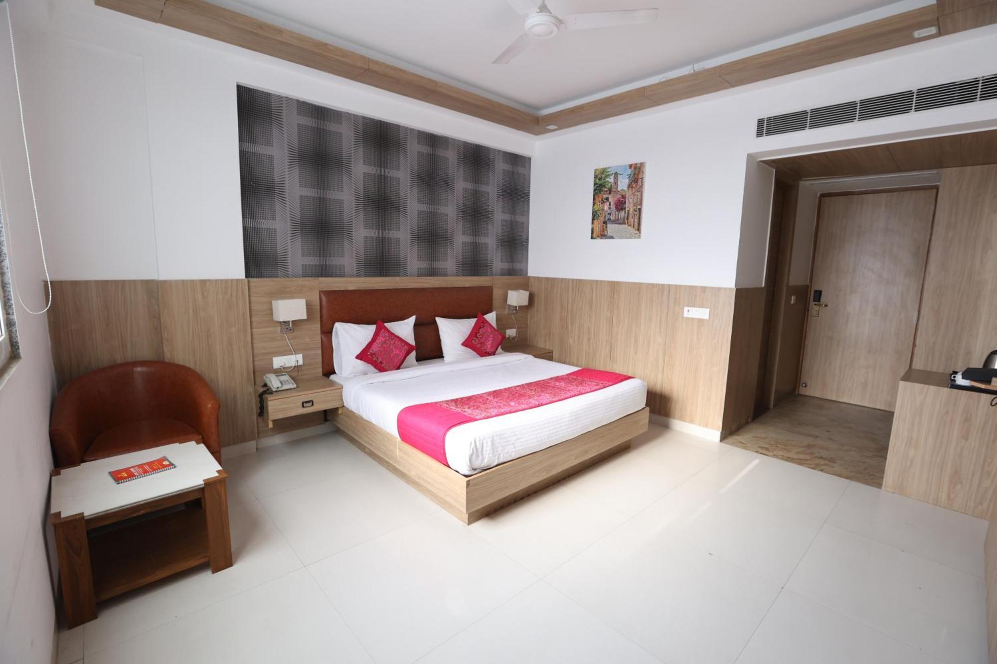 Elevate - With Complimentary Pickup Or Drop Near Delhi Airport 4*