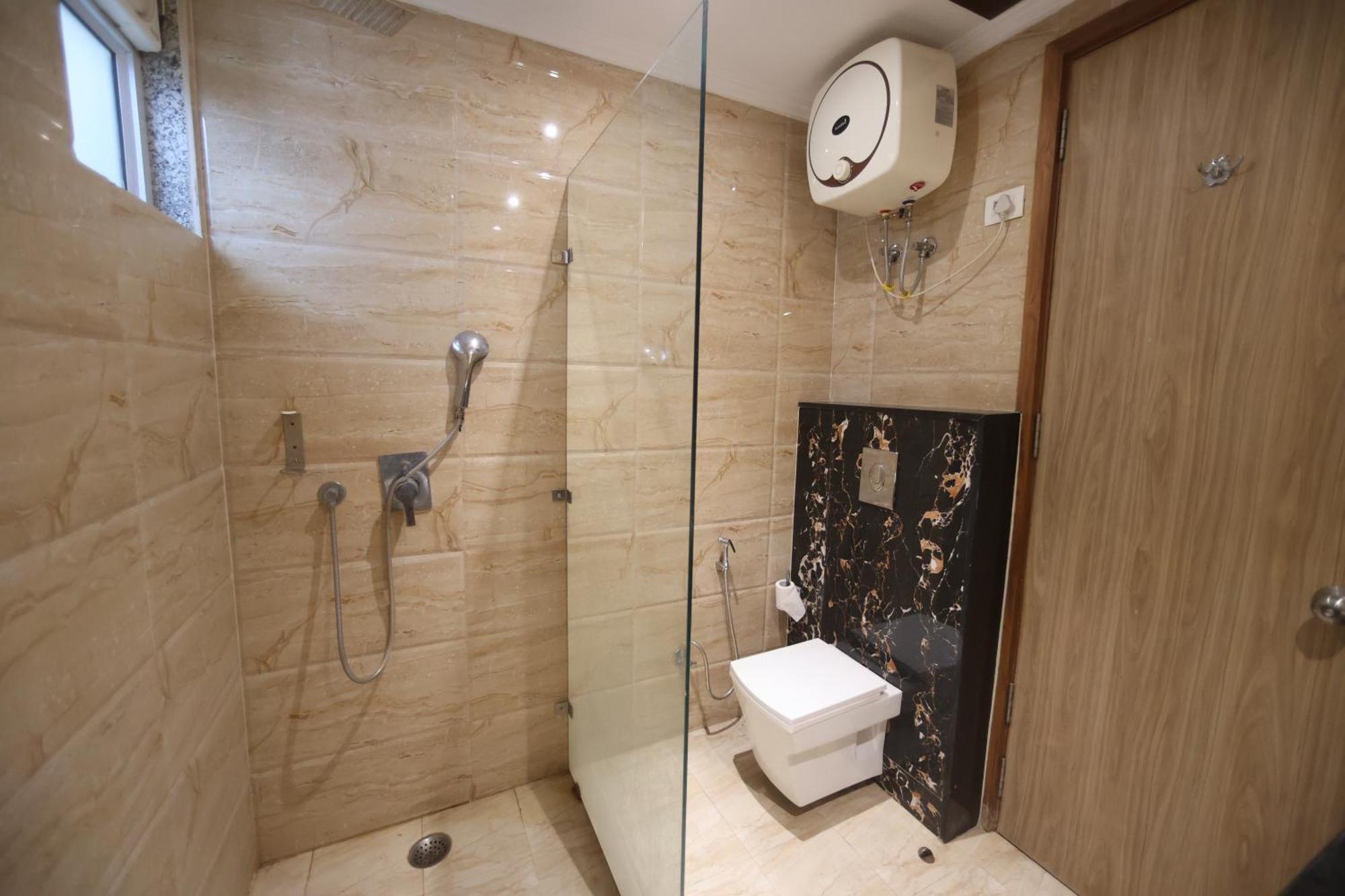 Elevate - With Complimentary Pickup Or Drop Near Delhi Airport 4* New Delhi