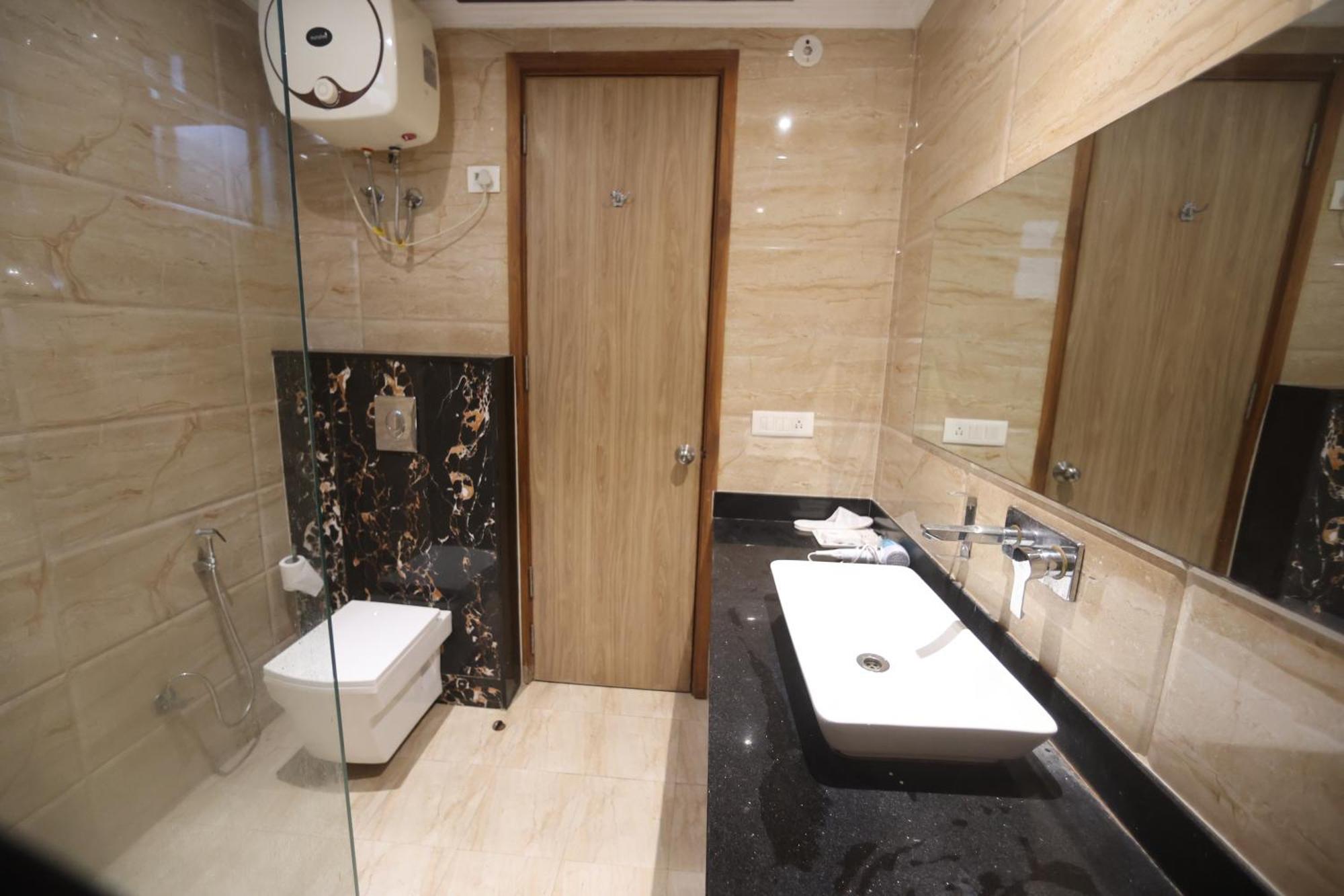 Hotel Elevate - With Complimentary Pickup Or Drop Near Delhi Airport