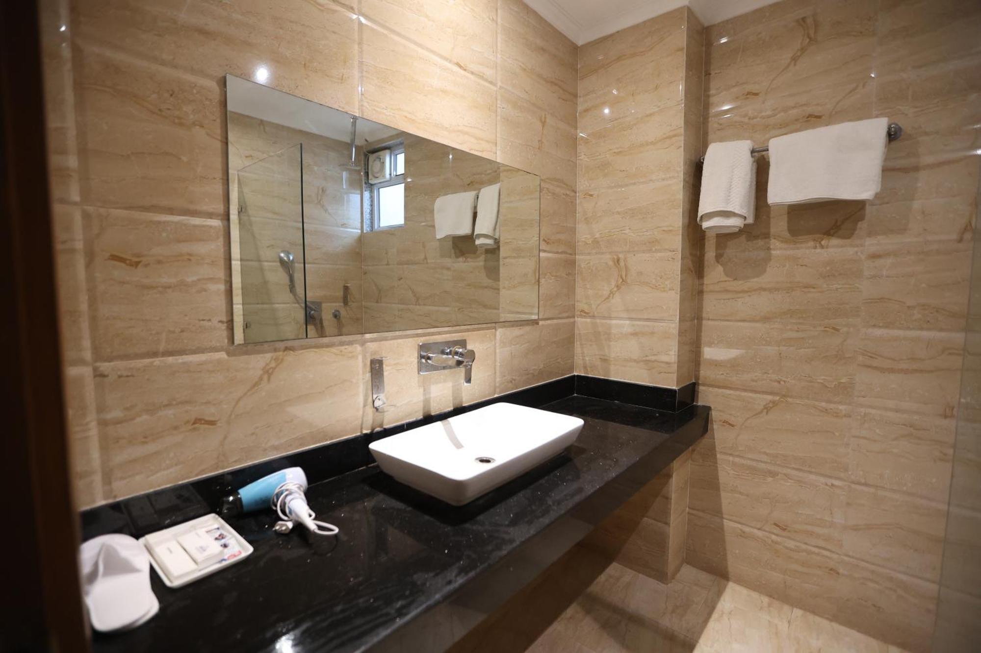 Hotel Elevate - With Complimentary Pickup Or Drop Near Delhi Airport New Delhi