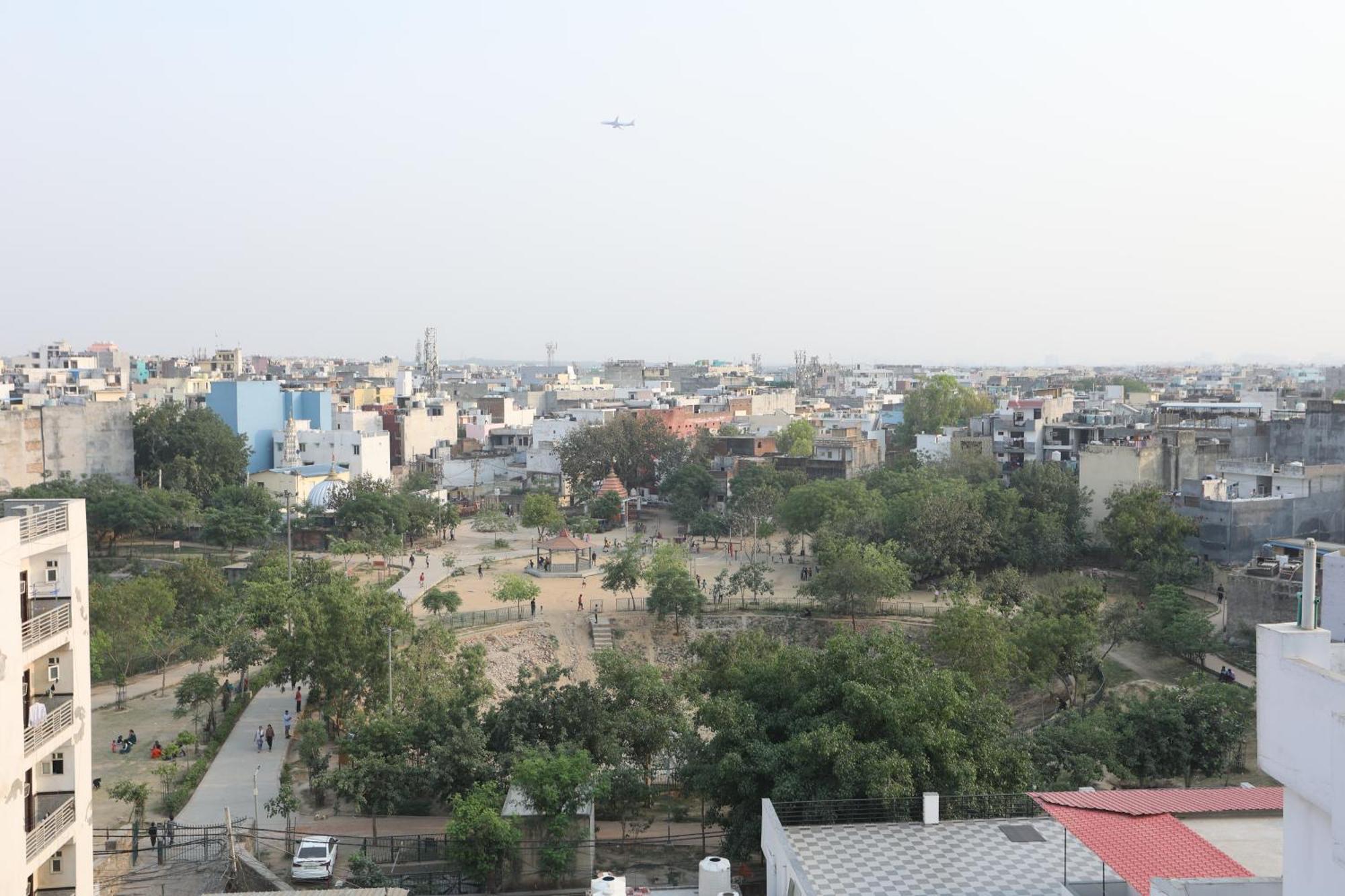 Elevate - With Complimentary Pickup Or Drop Near Delhi Airport 4* New Delhi