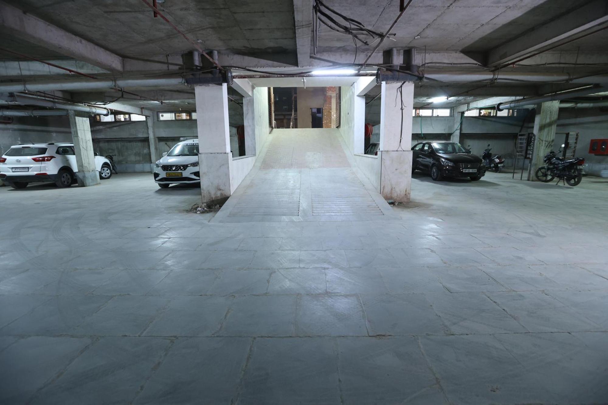 Elevate - With Complimentary Pickup Or Drop Near Delhi Airport 4* New Delhi