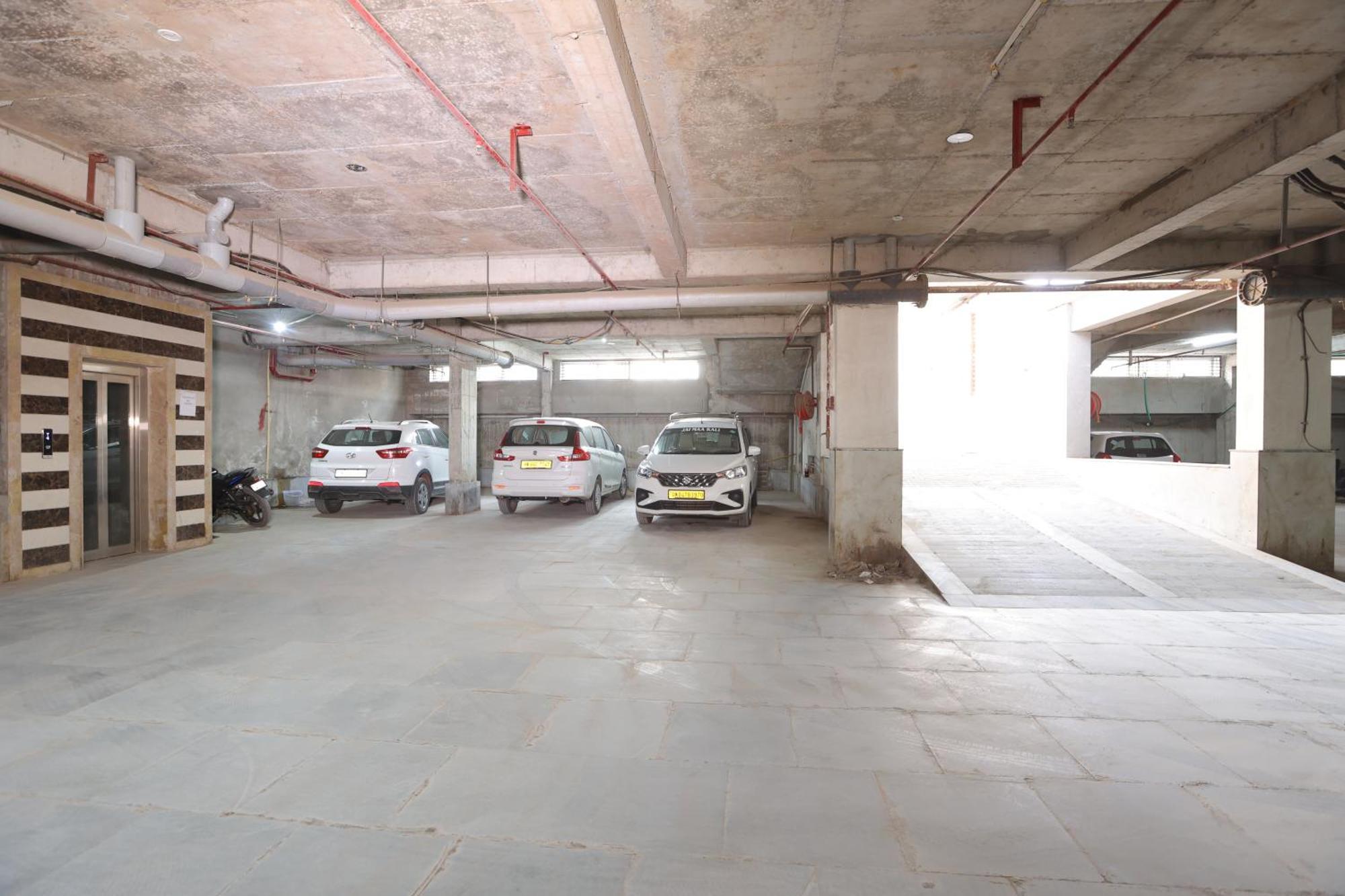 Elevate - With Complimentary Pickup Or Drop Near Delhi Airport 4* New Delhi