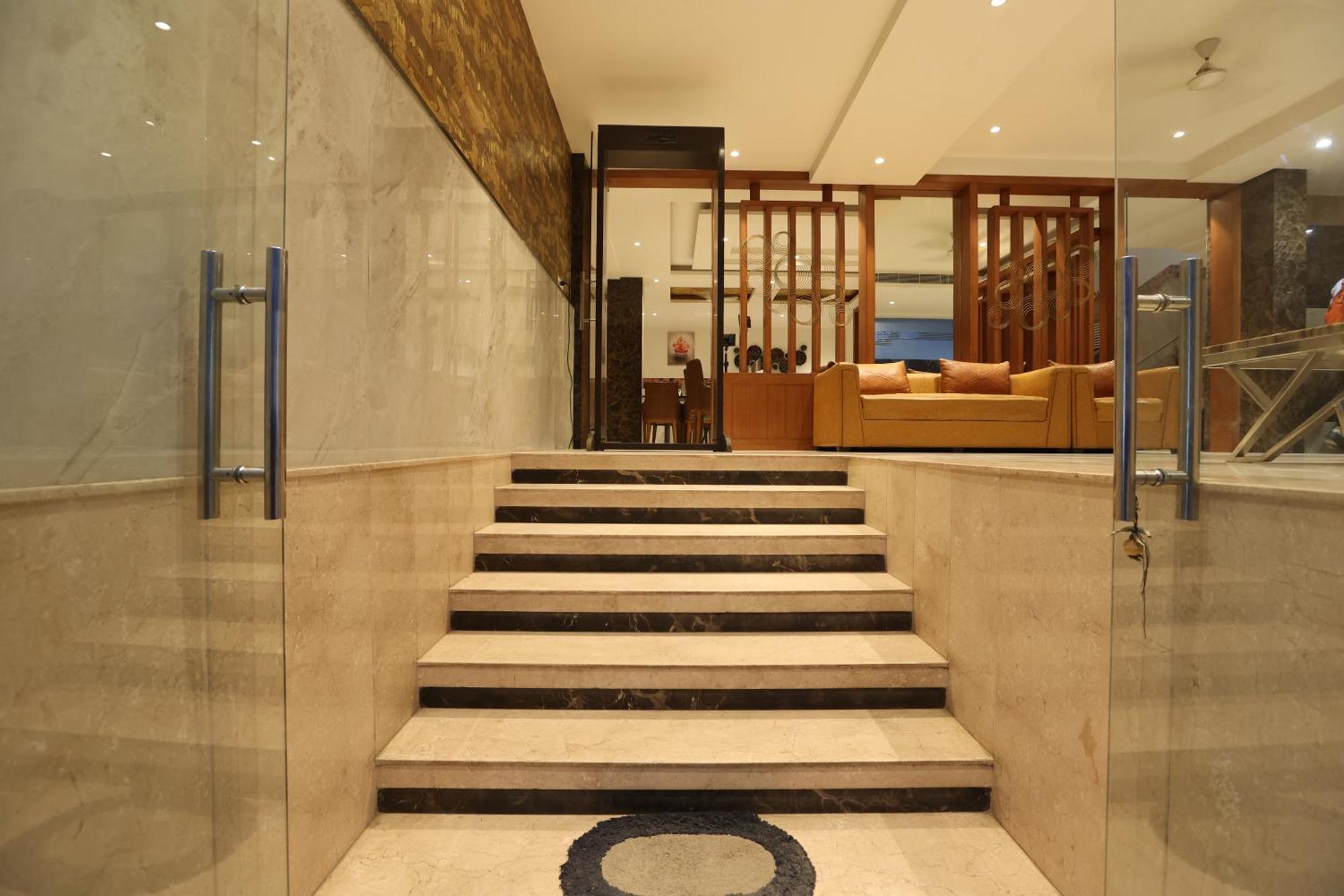 Hotel Elevate - With Complimentary Pickup Or Drop Near Delhi Airport