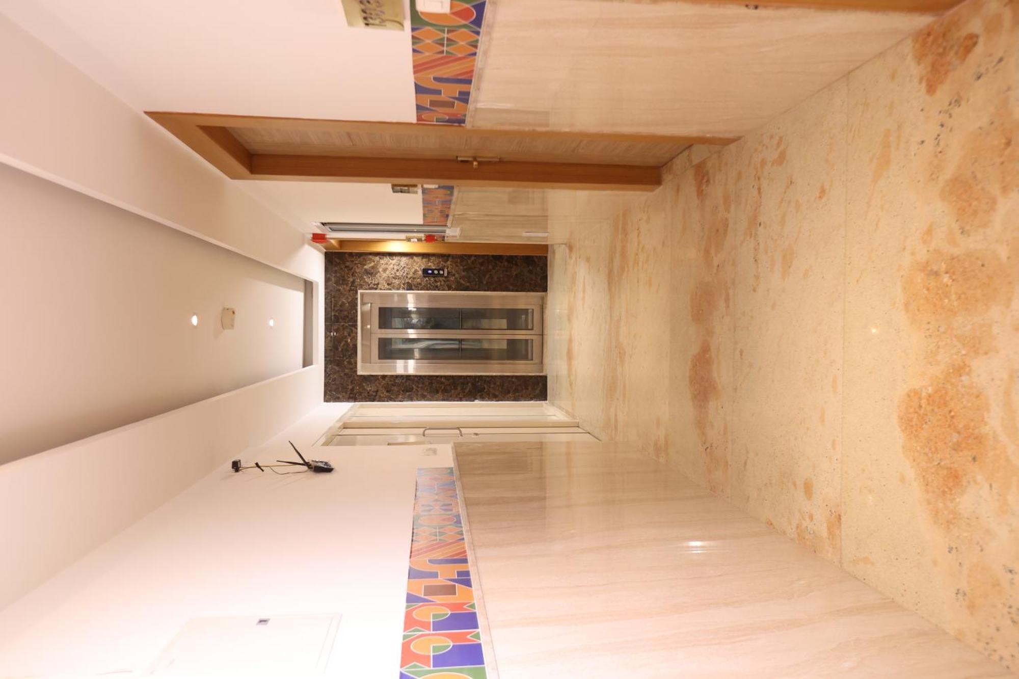 Elevate - With Complimentary Pickup Or Drop Near Delhi Airport Hotel 4*