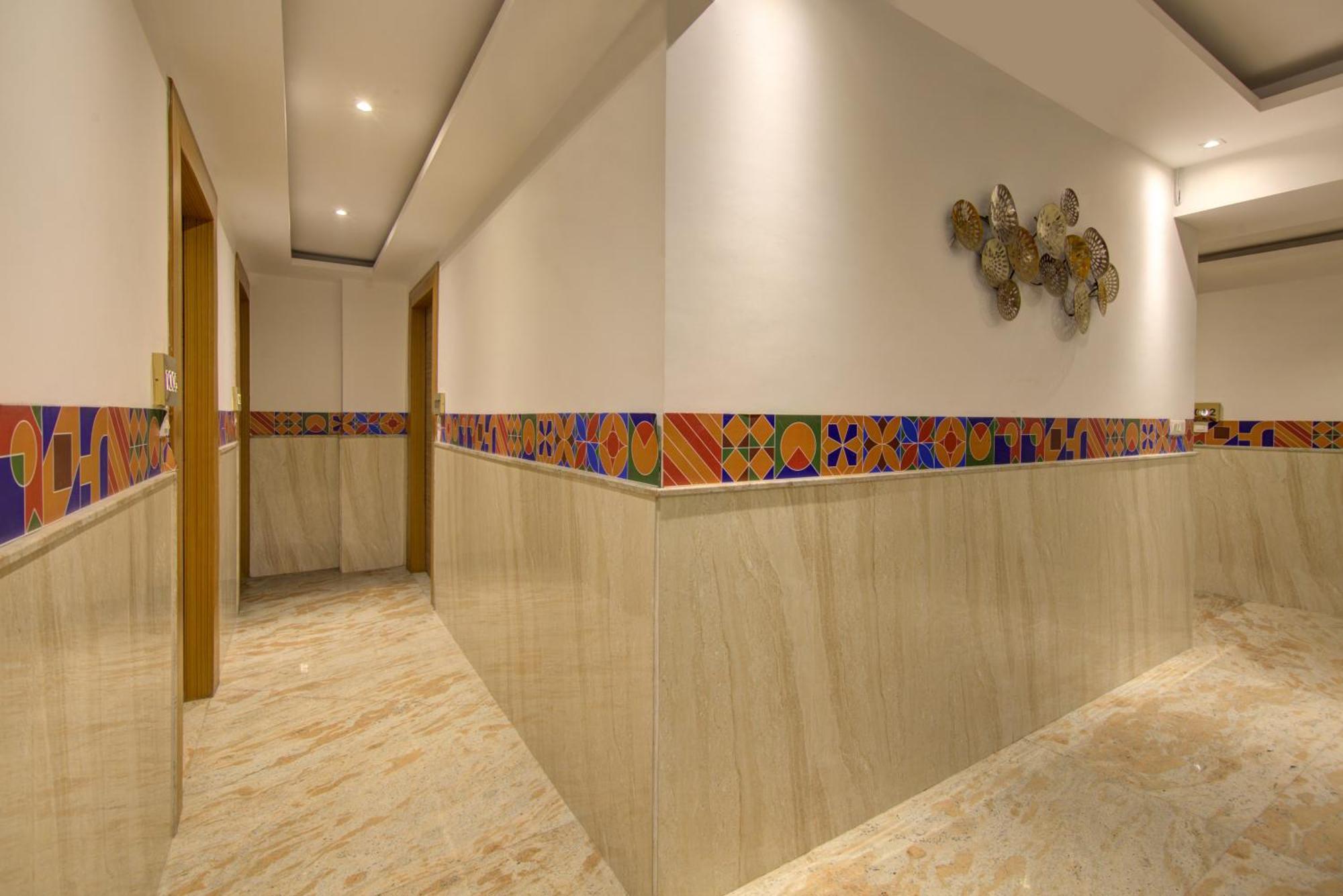 Hotel Elevate - With Complimentary Pickup Or Drop Near Delhi Airport 4*