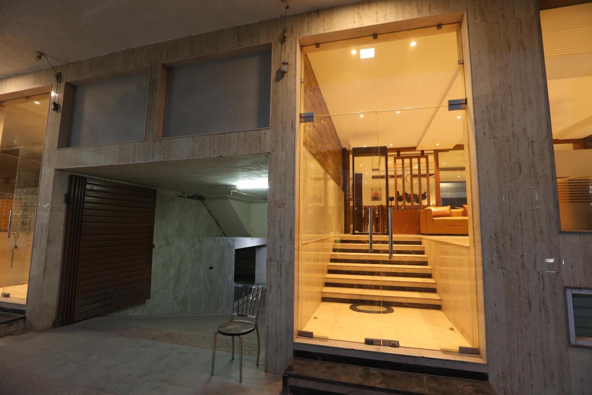 Elevate - With Complimentary Pickup Or Drop Near Delhi Airport Hotel New Delhi