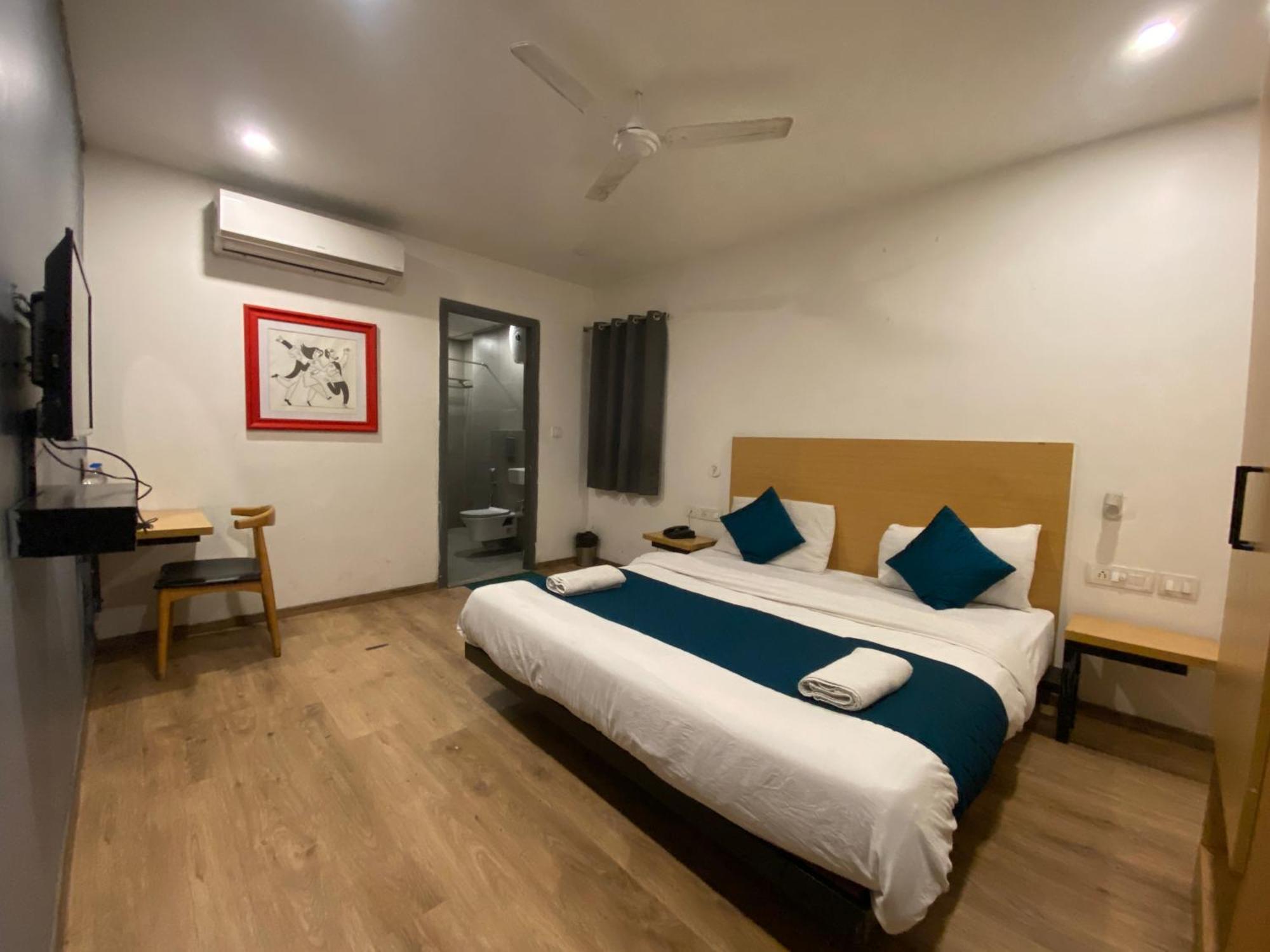 White Saffron Pitampura Near Kohat Enclave Metro Station Hotel 3*