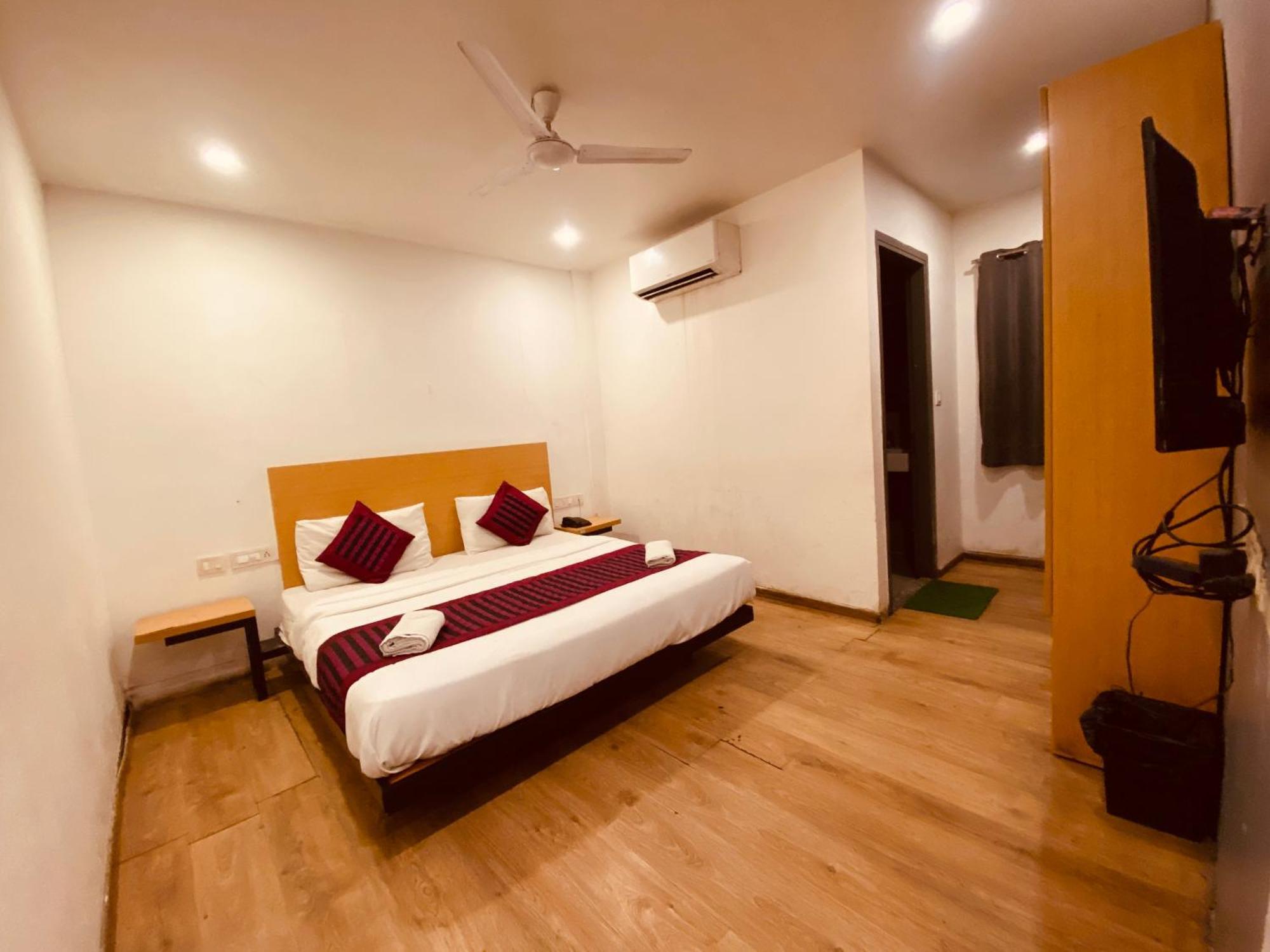 White Saffron Pitampura Near Kohat Enclave Metro Station Hotel