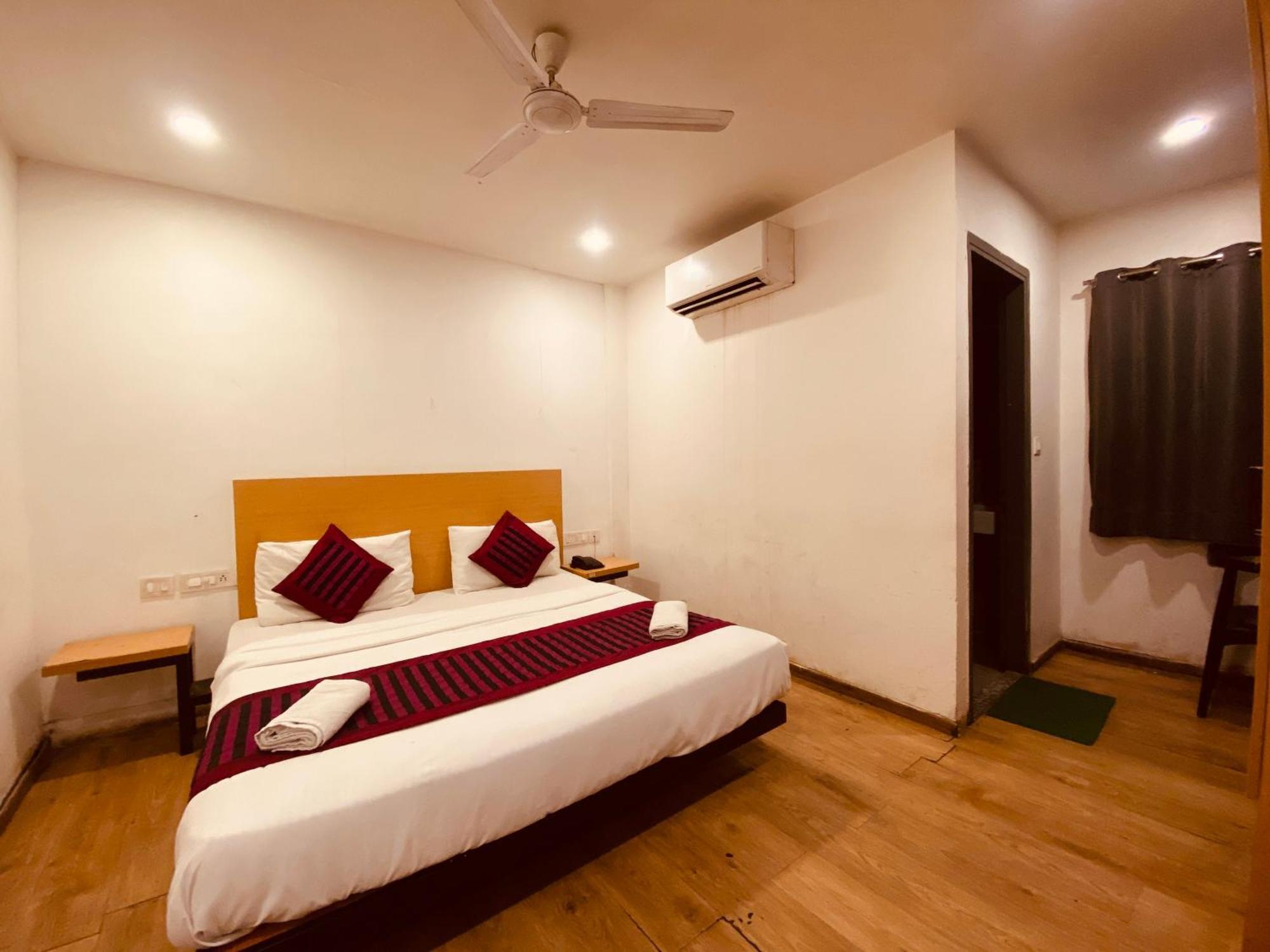 Hotel White Saffron Pitampura Near Kohat Enclave Metro Station Delhi (National Capital Territory of India)