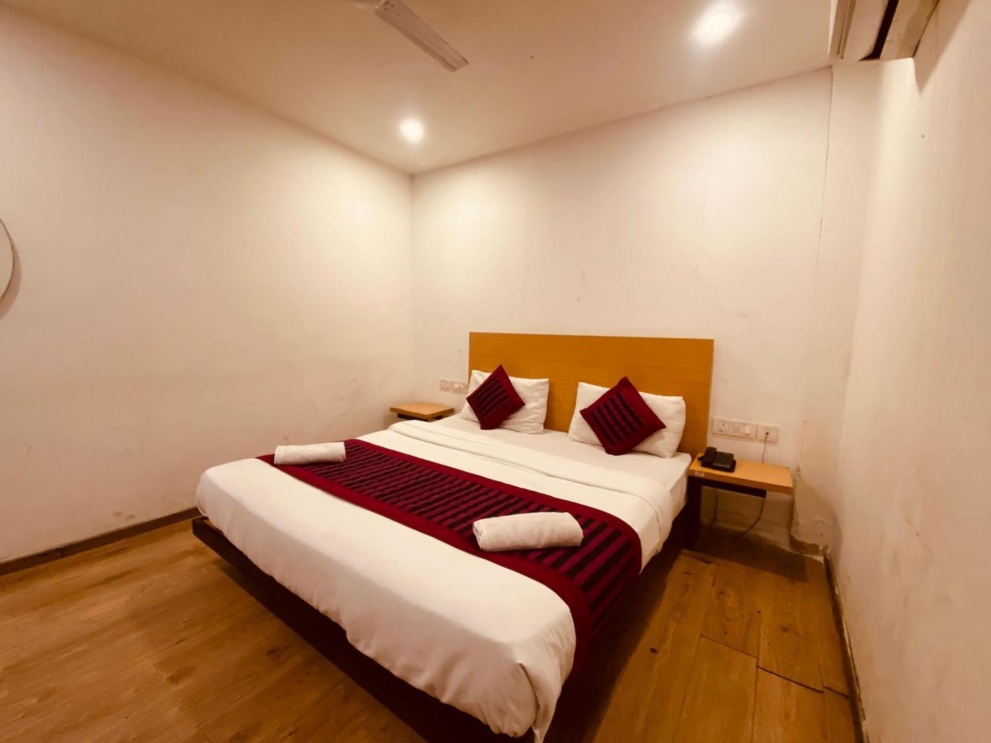 White Saffron Pitampura Near Kohat Enclave Metro Station Hotel
