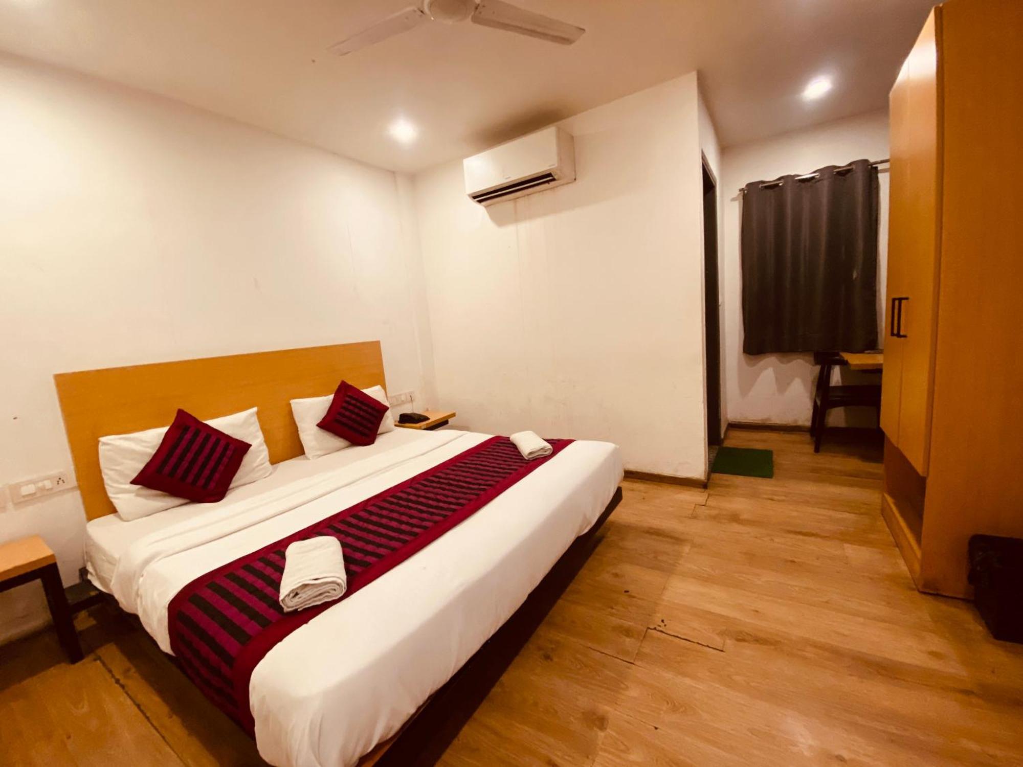 White Saffron Pitampura Near Kohat Enclave Metro Station Hotel Delhi (National Capital Territory of India)