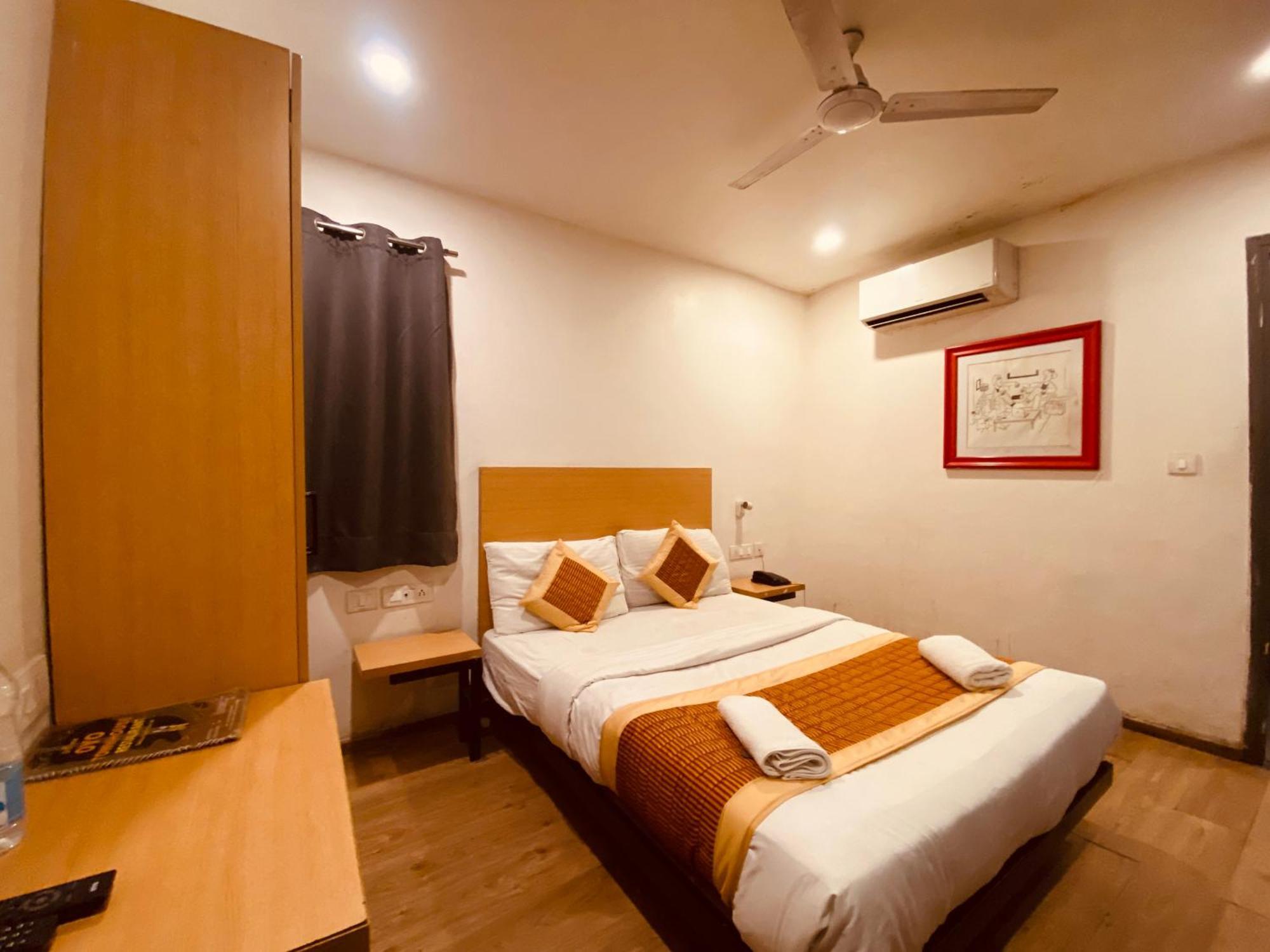White Saffron Pitampura Near Kohat Enclave Metro Station 3* Delhi (National Capital Territory of India)