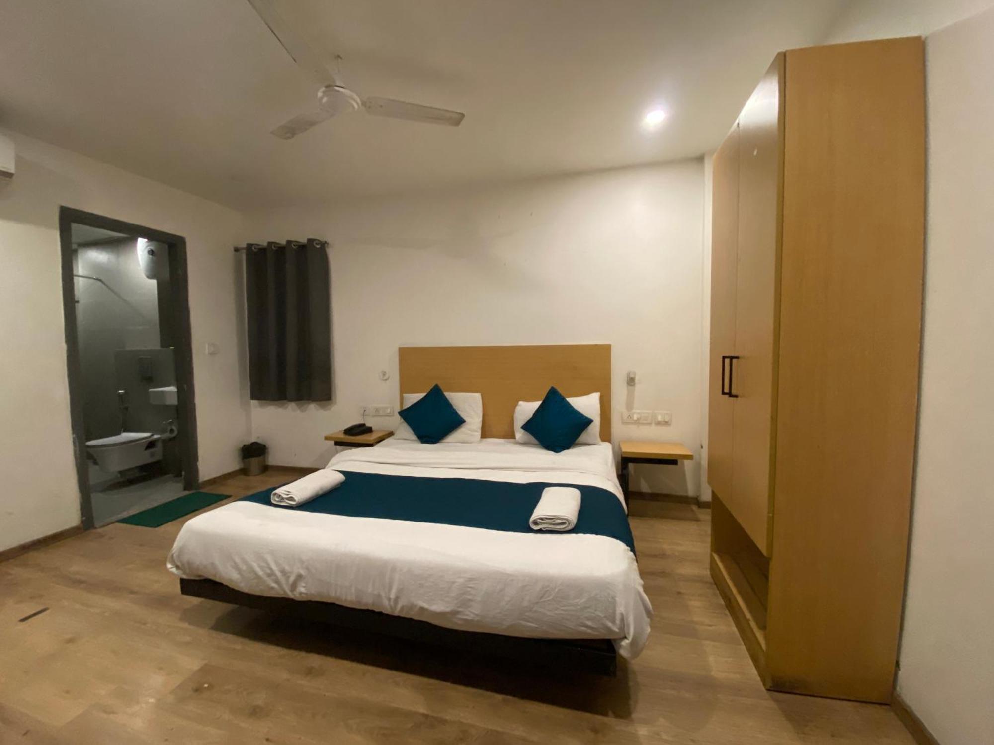 White Saffron Pitampura Near Kohat Enclave Metro Station Hotel 3*
