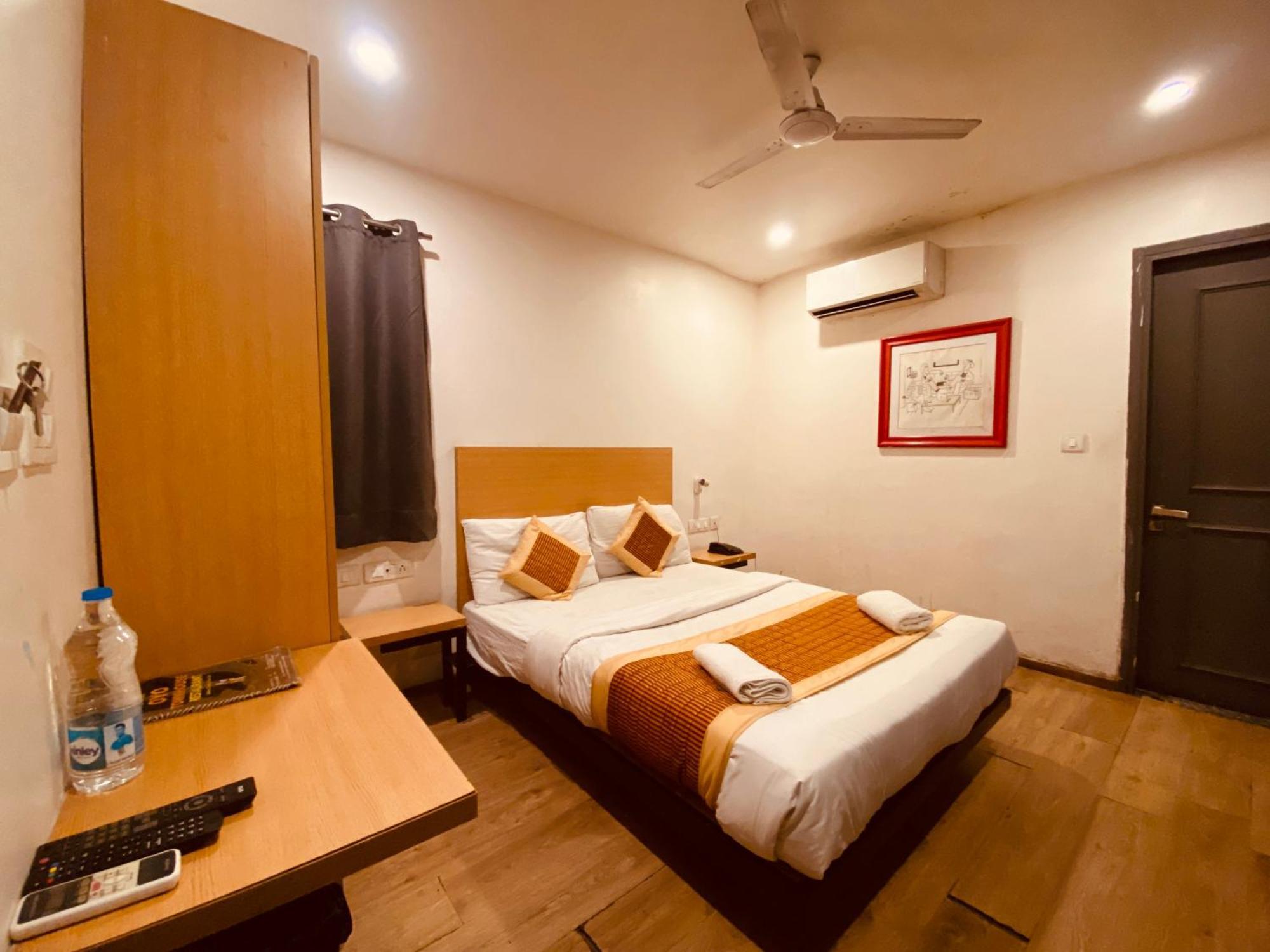 White Saffron Pitampura Near Kohat Enclave Metro Station Hotel 3*