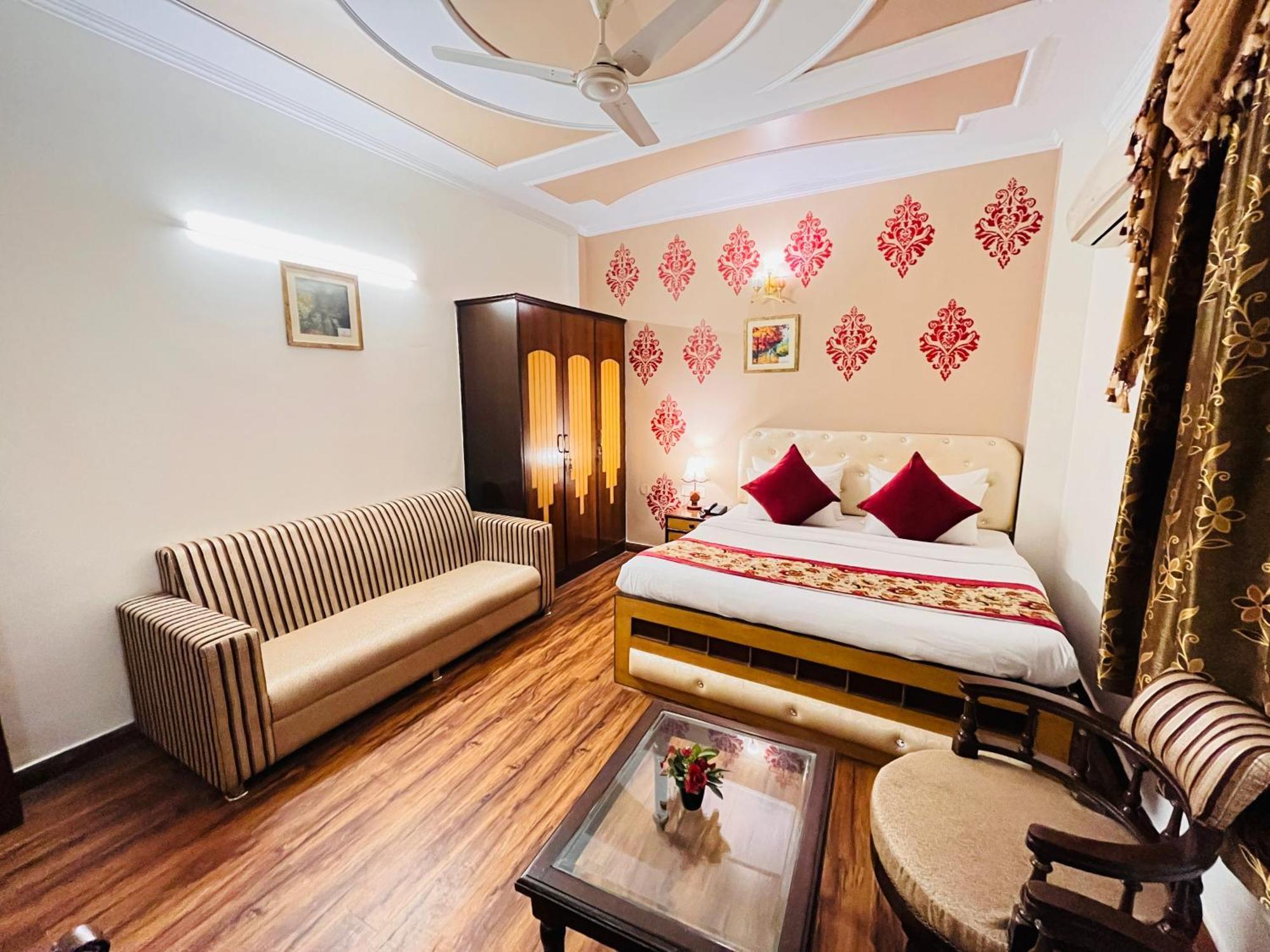 Paras - Karol Bagh Delhi (National Capital Territory of India)