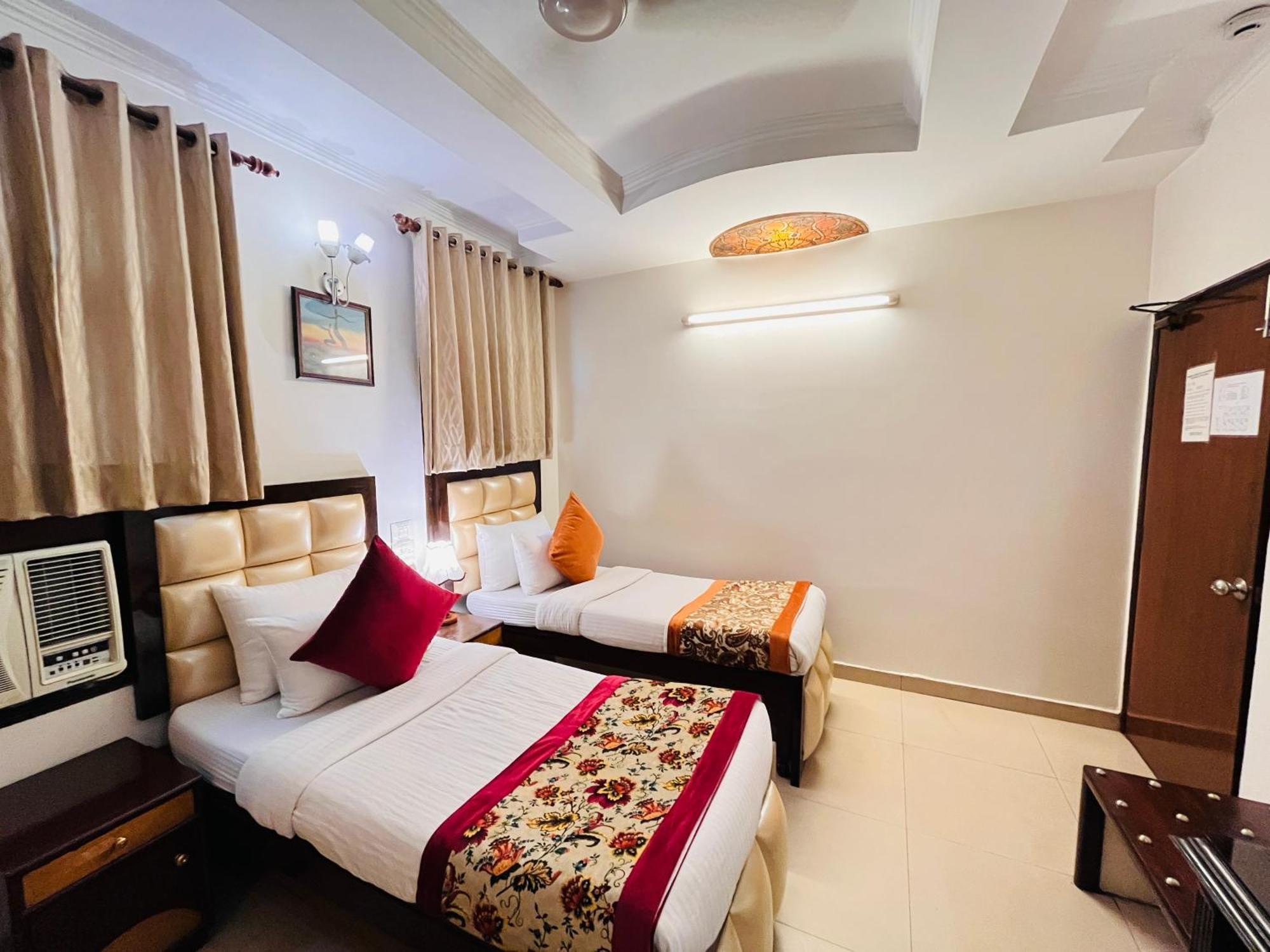 Paras - Karol Bagh