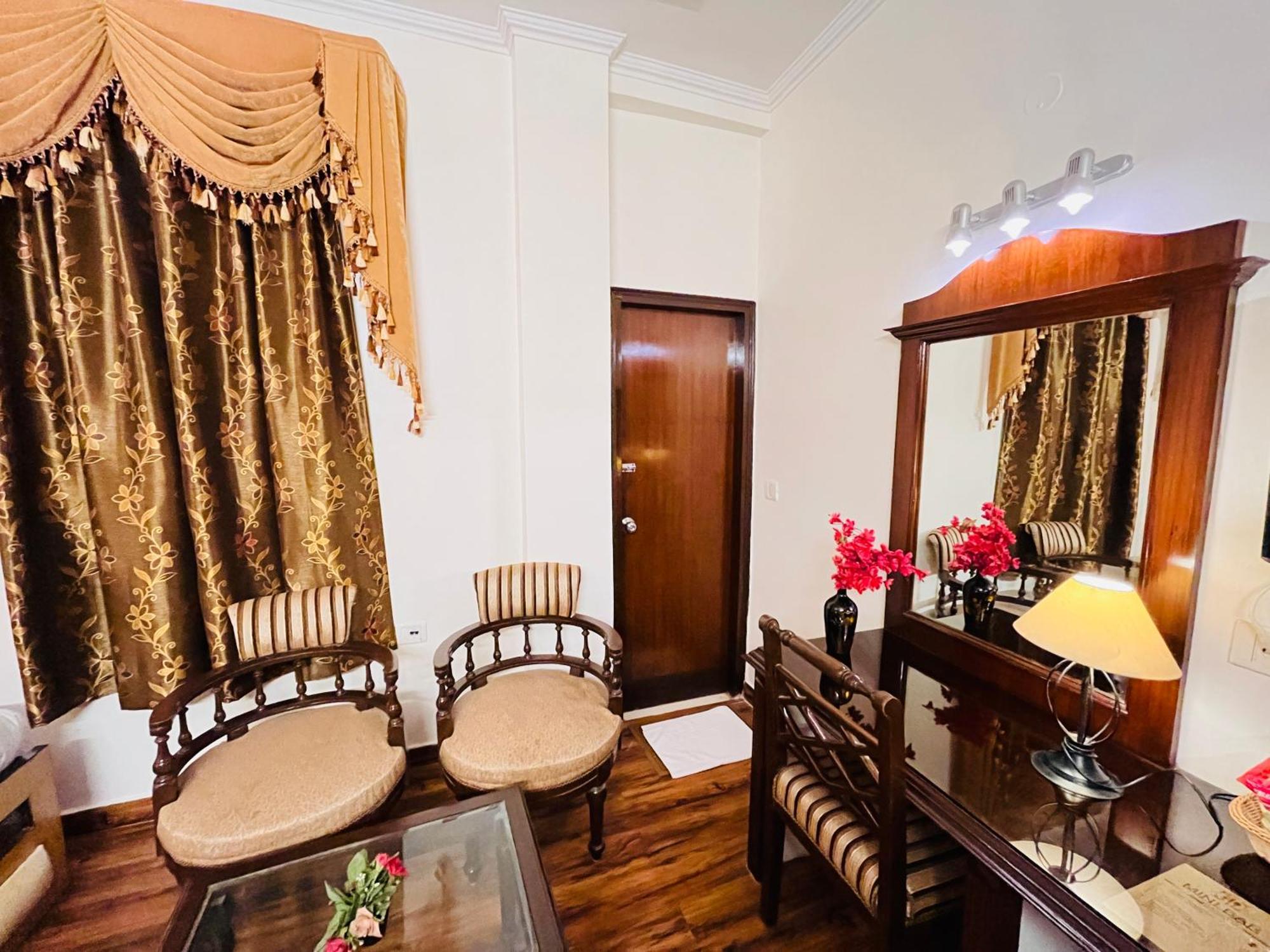 Hotel Paras - Karol Bagh 3*
