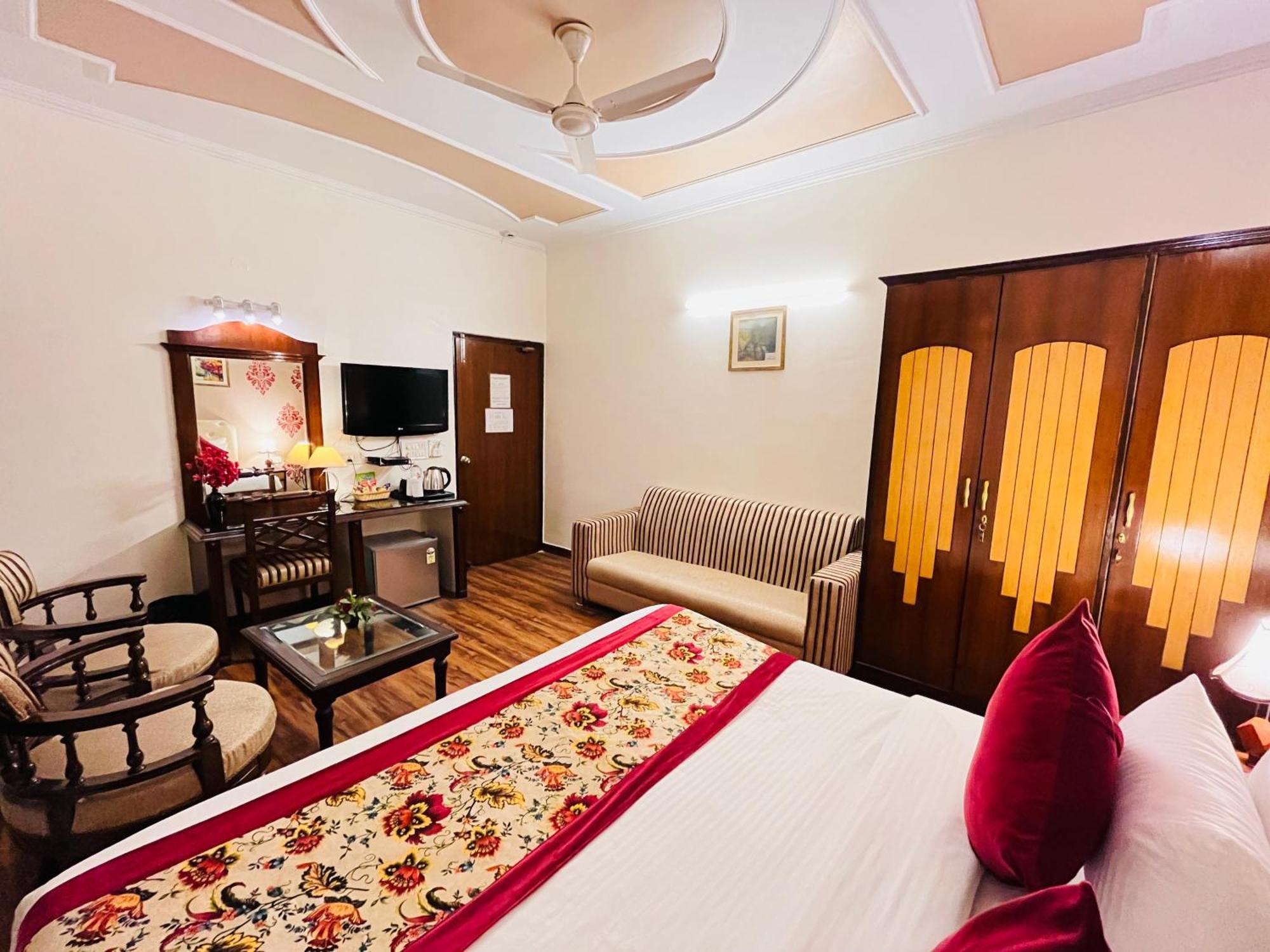 Hotel Paras - Karol Bagh 3*