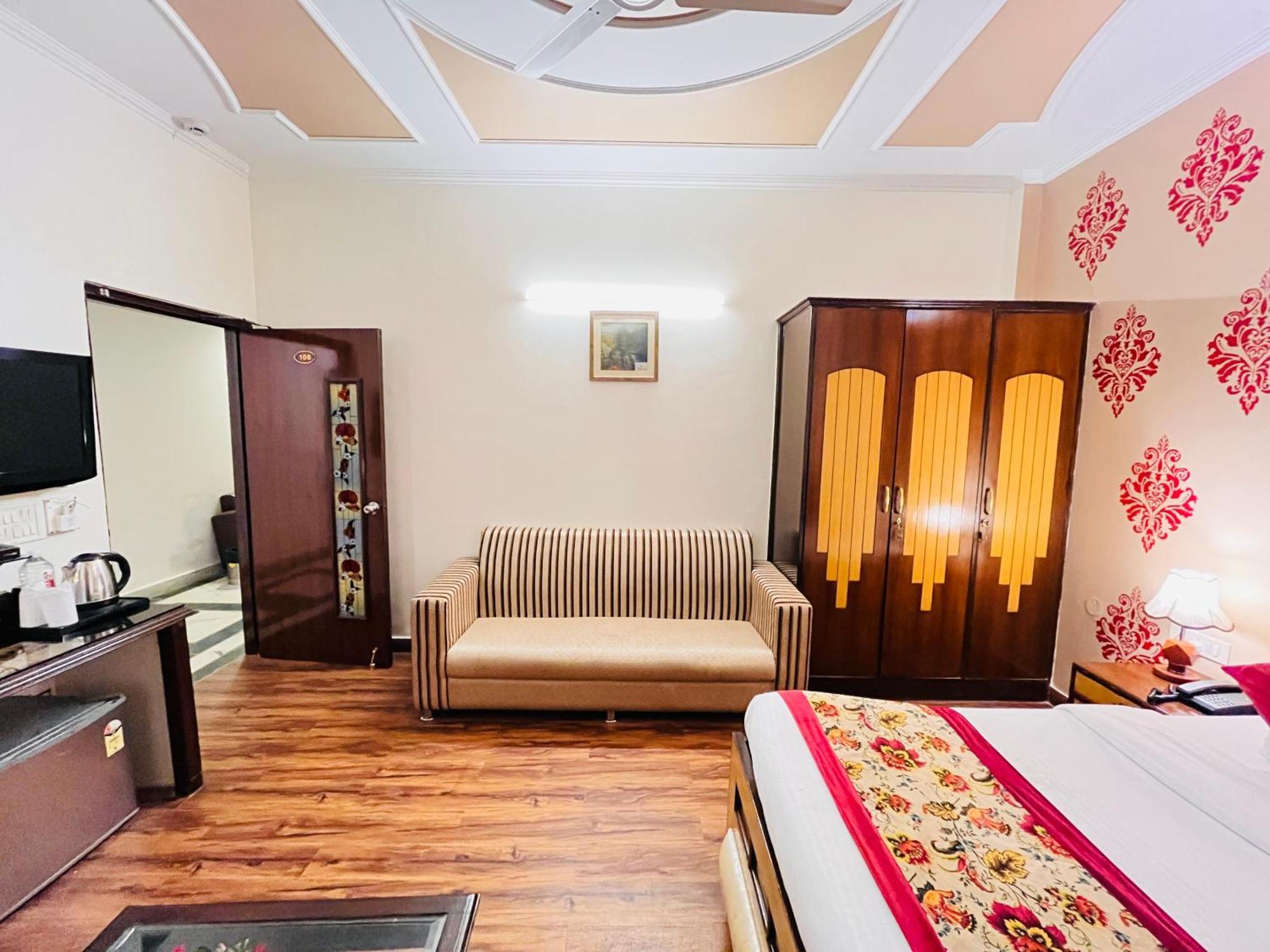 Paras - Karol Bagh Delhi (National Capital Territory of India)