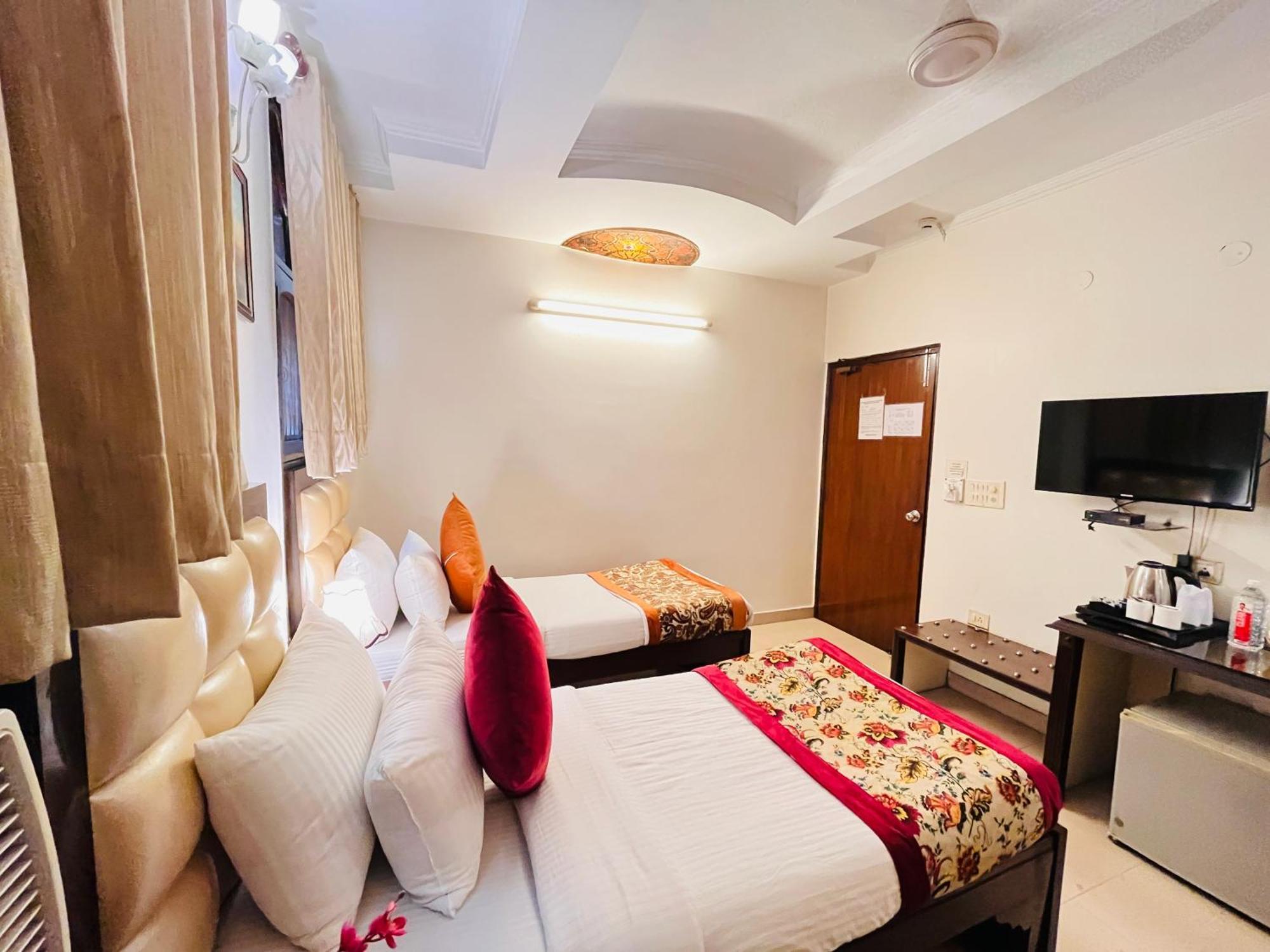 Paras - Karol Bagh