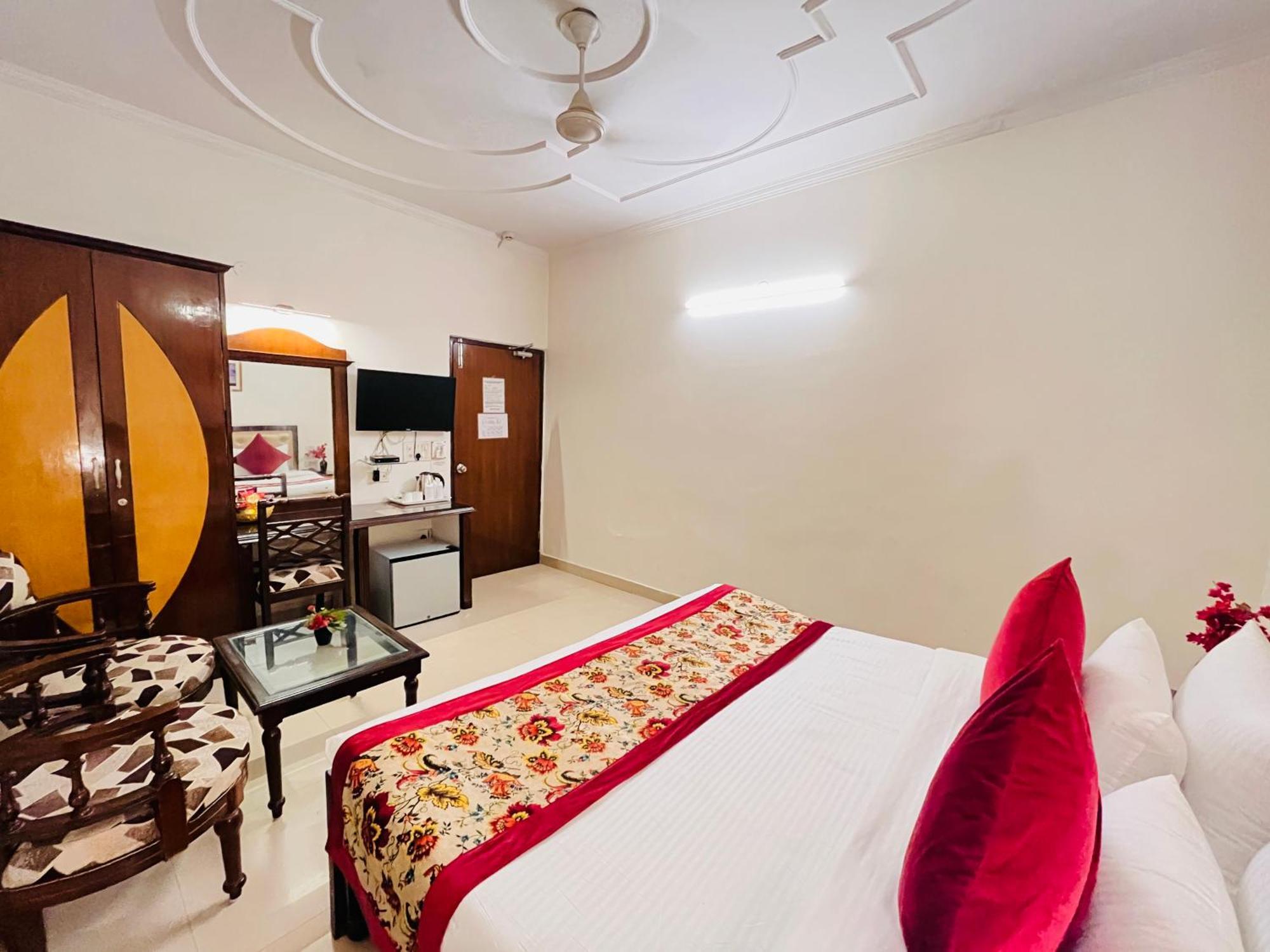 Hotel Paras - Karol Bagh Delhi (National Capital Territory of India)