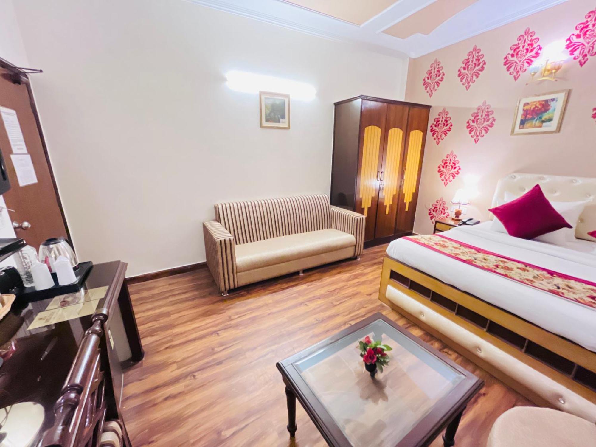 Hotel Paras - Karol Bagh 3*