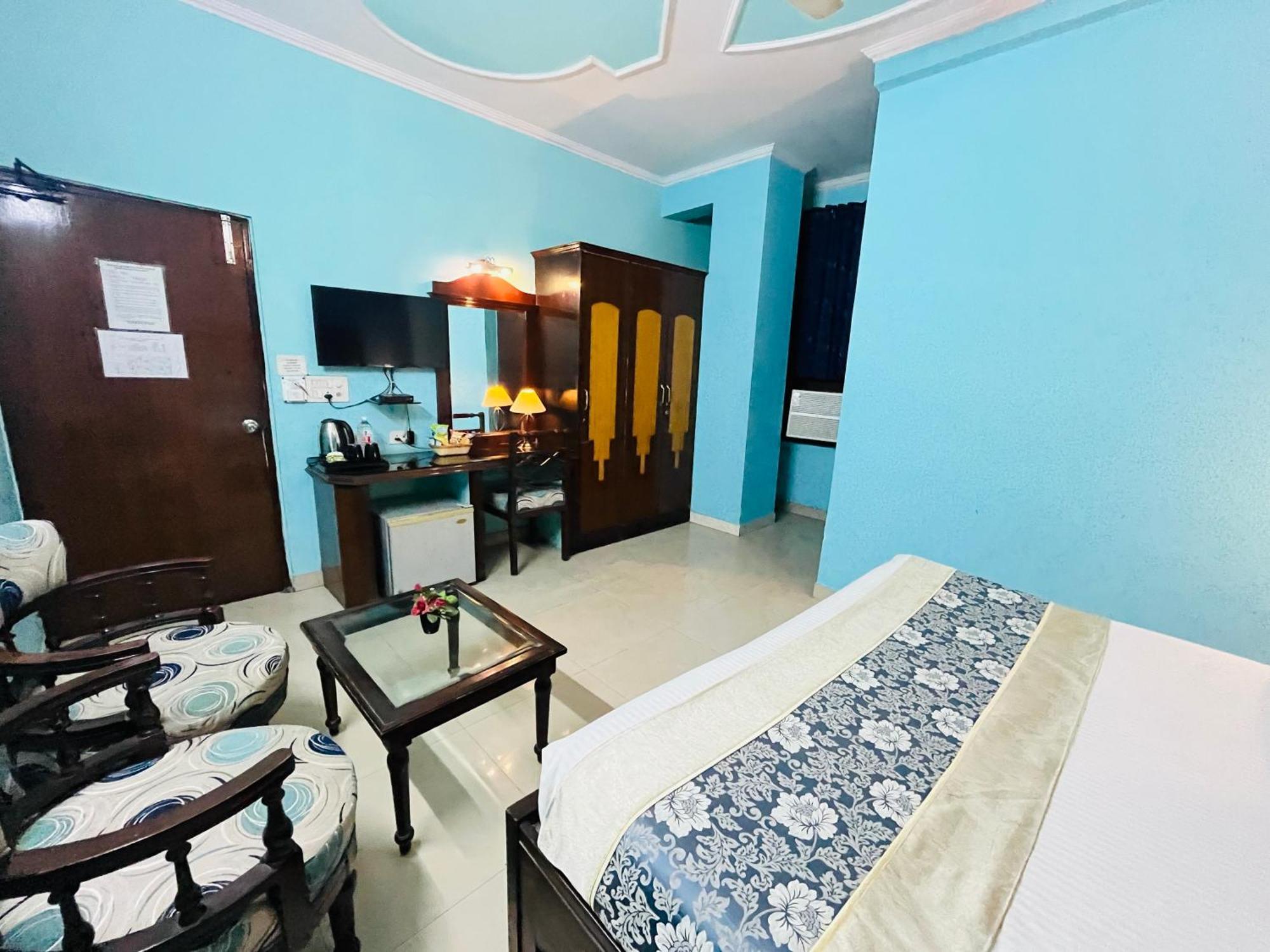 Paras - Karol Bagh 3*