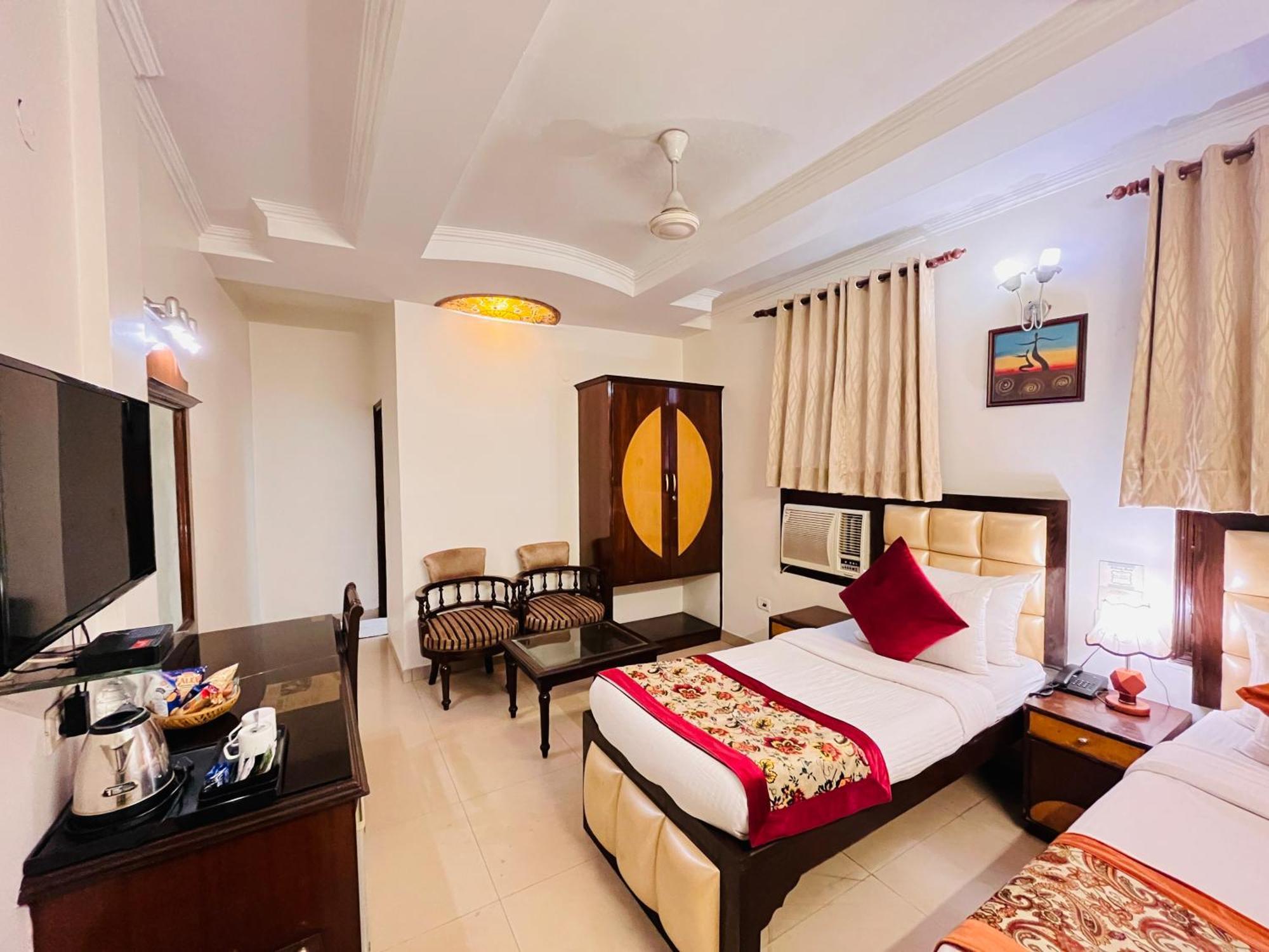 Paras - Karol Bagh Hotel