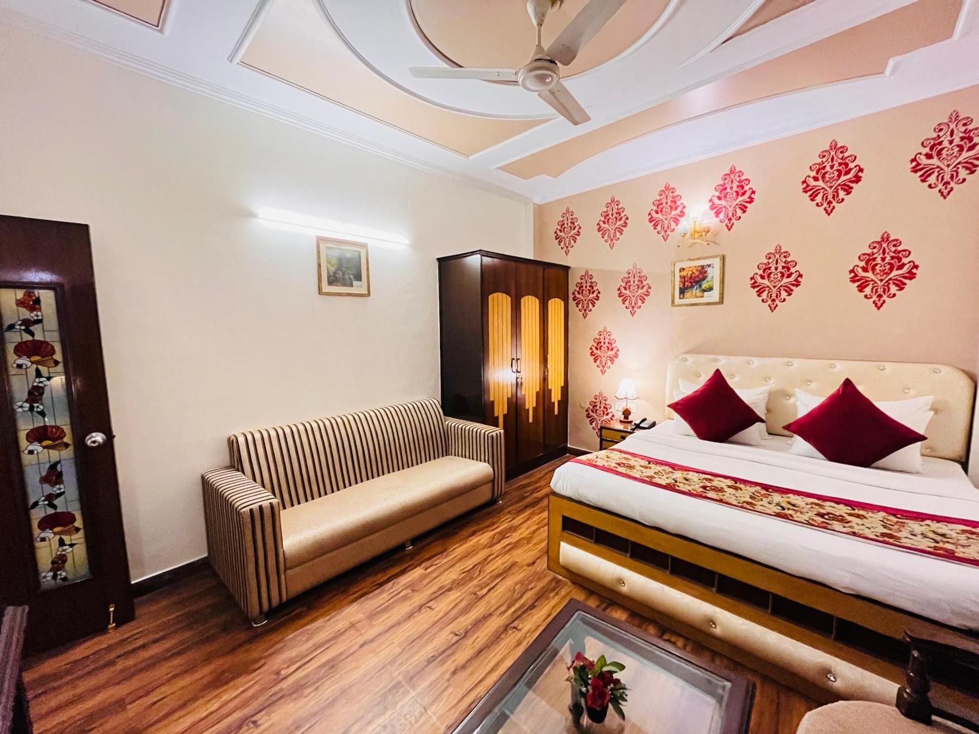 Hotel Paras - Karol Bagh 3*