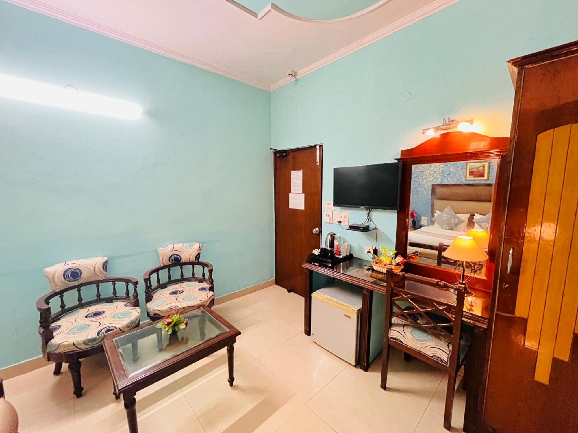 Paras - Karol Bagh 3*