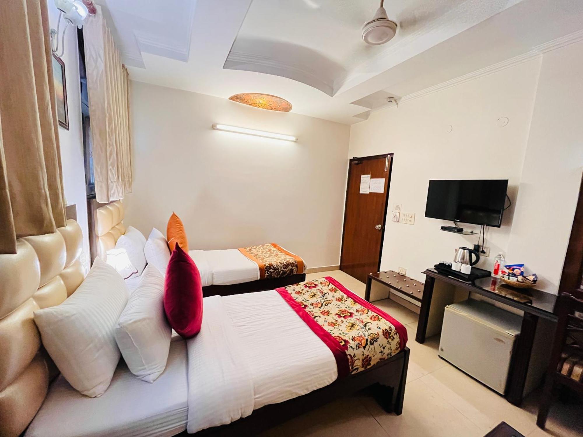 Hotel Paras - Karol Bagh 3*