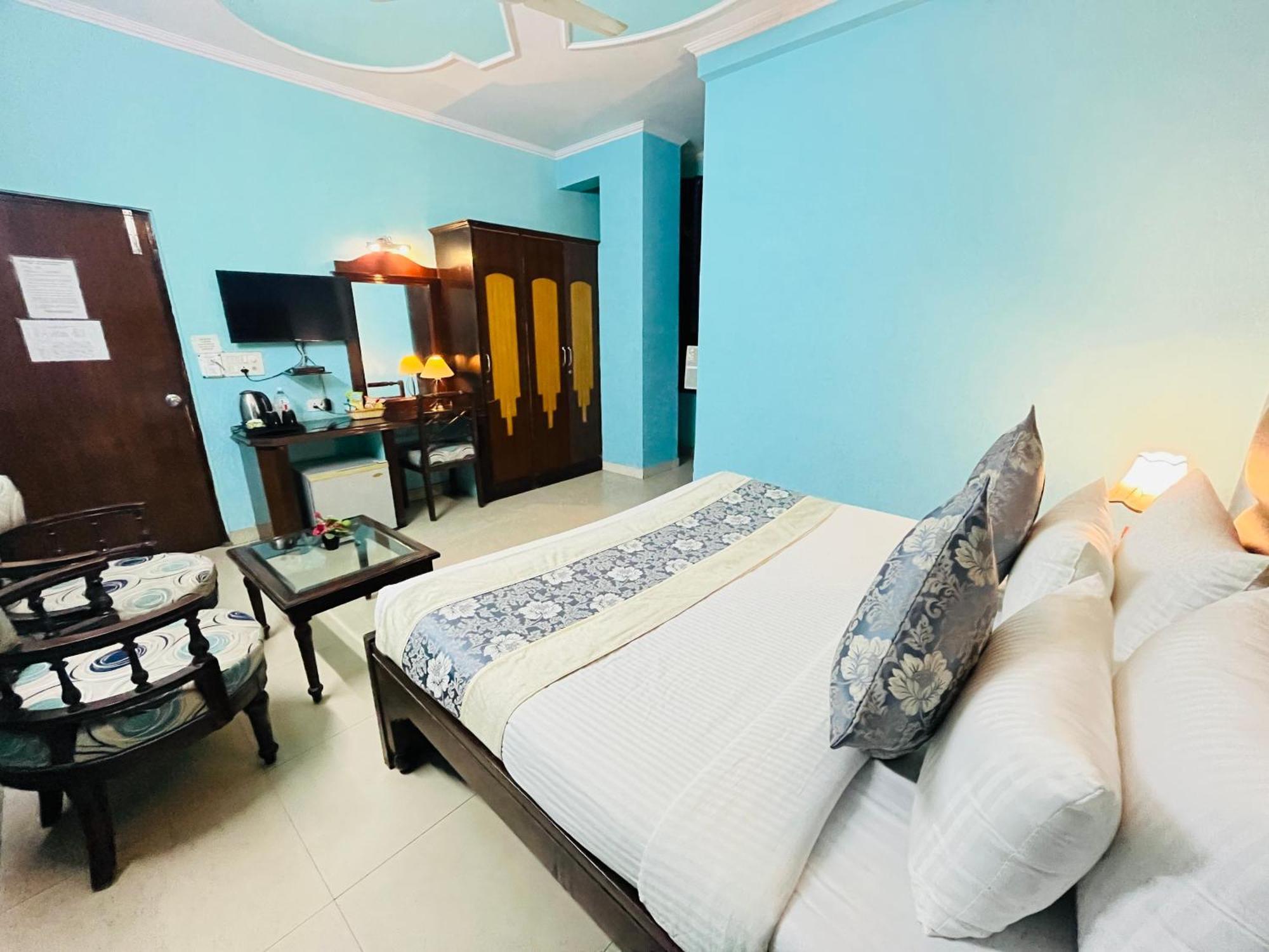 Paras - Karol Bagh Hotel 3*