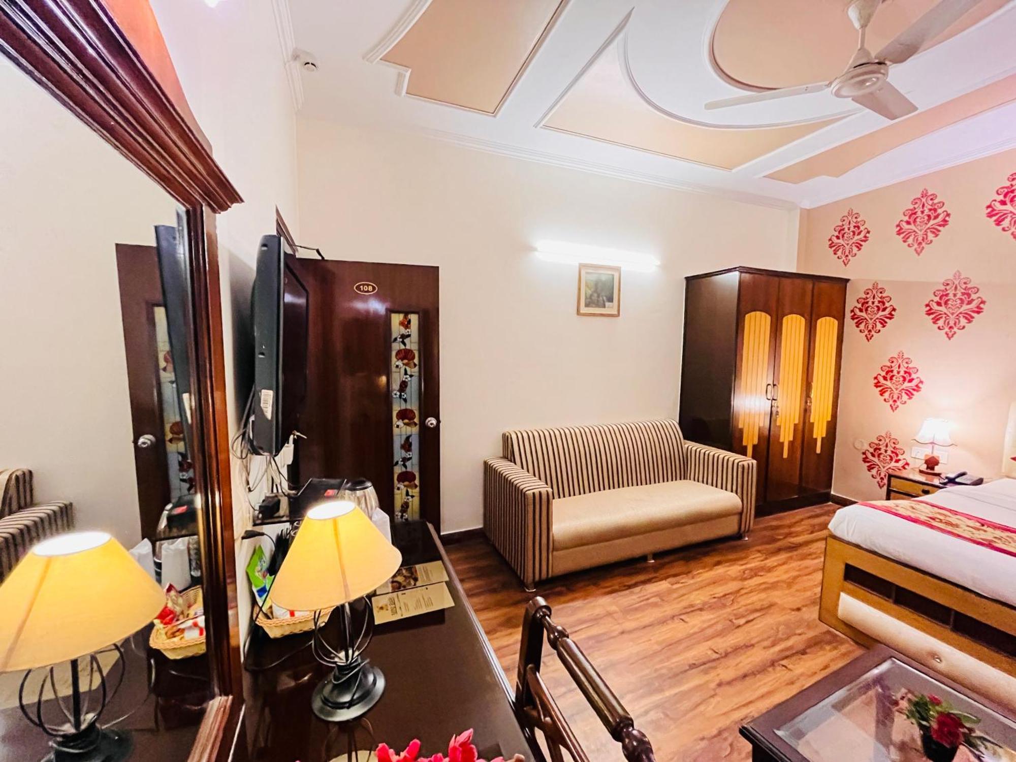 Hotel Paras - Karol Bagh Delhi (National Capital Territory of India)