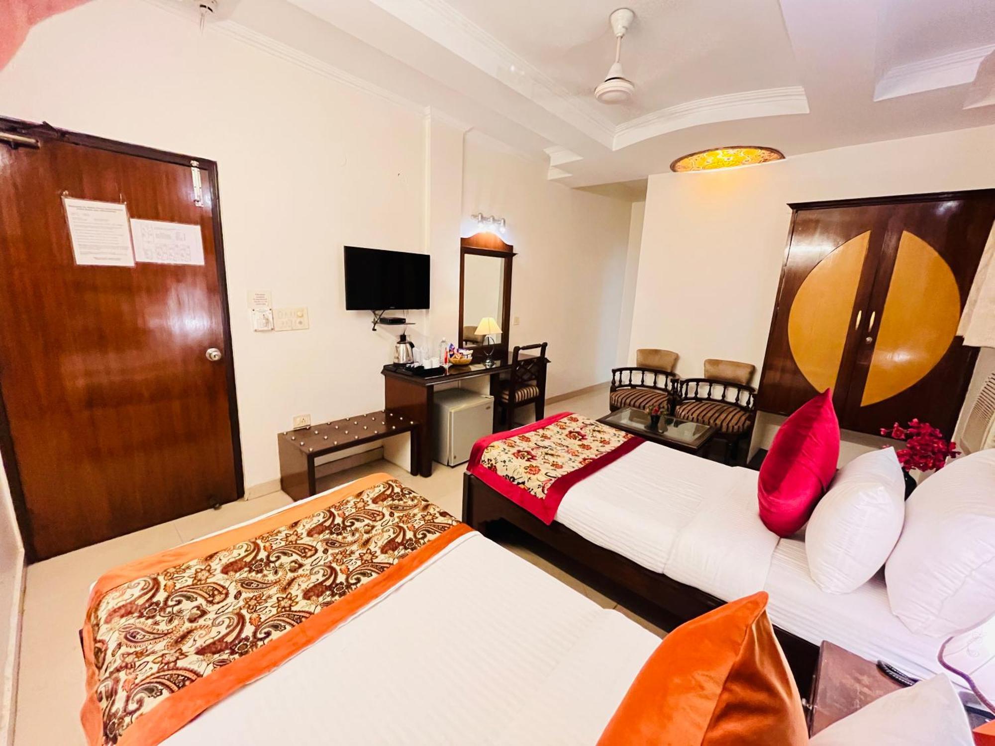 Hotel Paras - Karol Bagh Delhi (National Capital Territory of India)