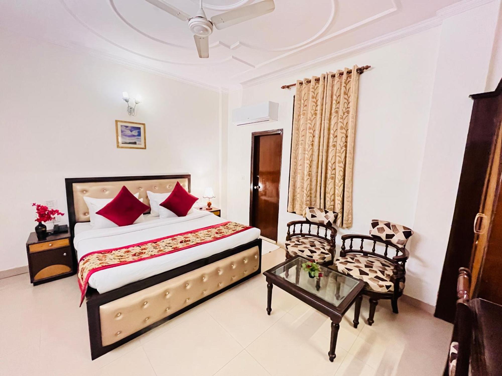 Paras - Karol Bagh Delhi (National Capital Territory of India)