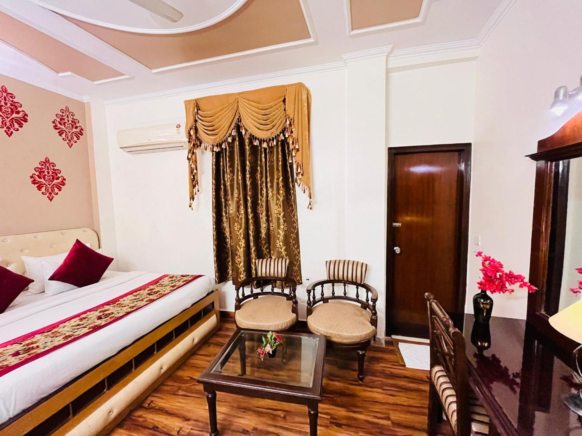 Hotel Paras - Karol Bagh 3*