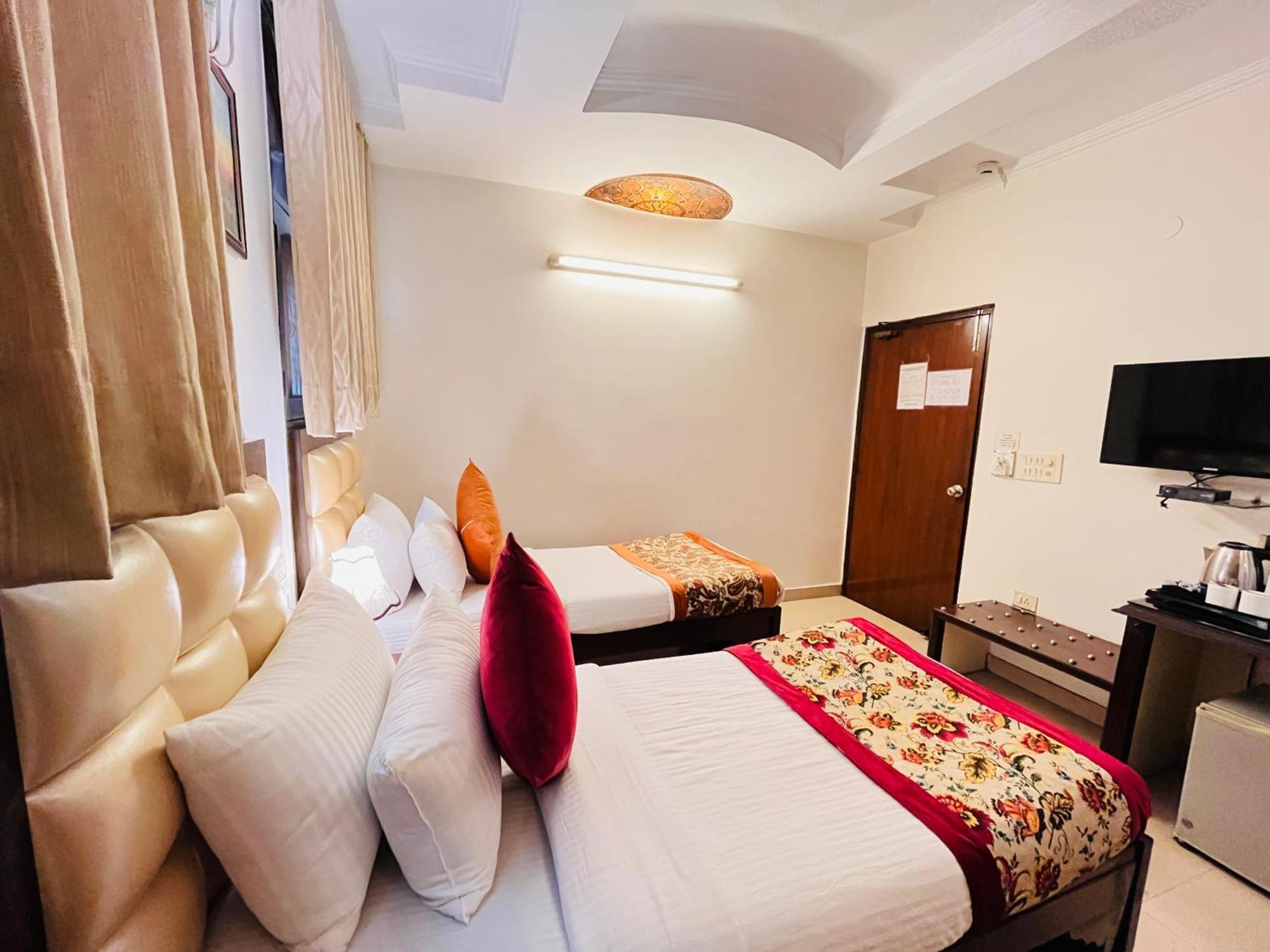 Paras - Karol Bagh Delhi (National Capital Territory of India)