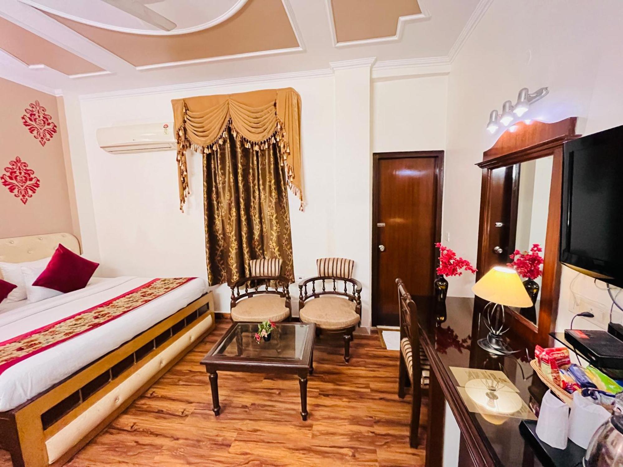 Paras - Karol Bagh