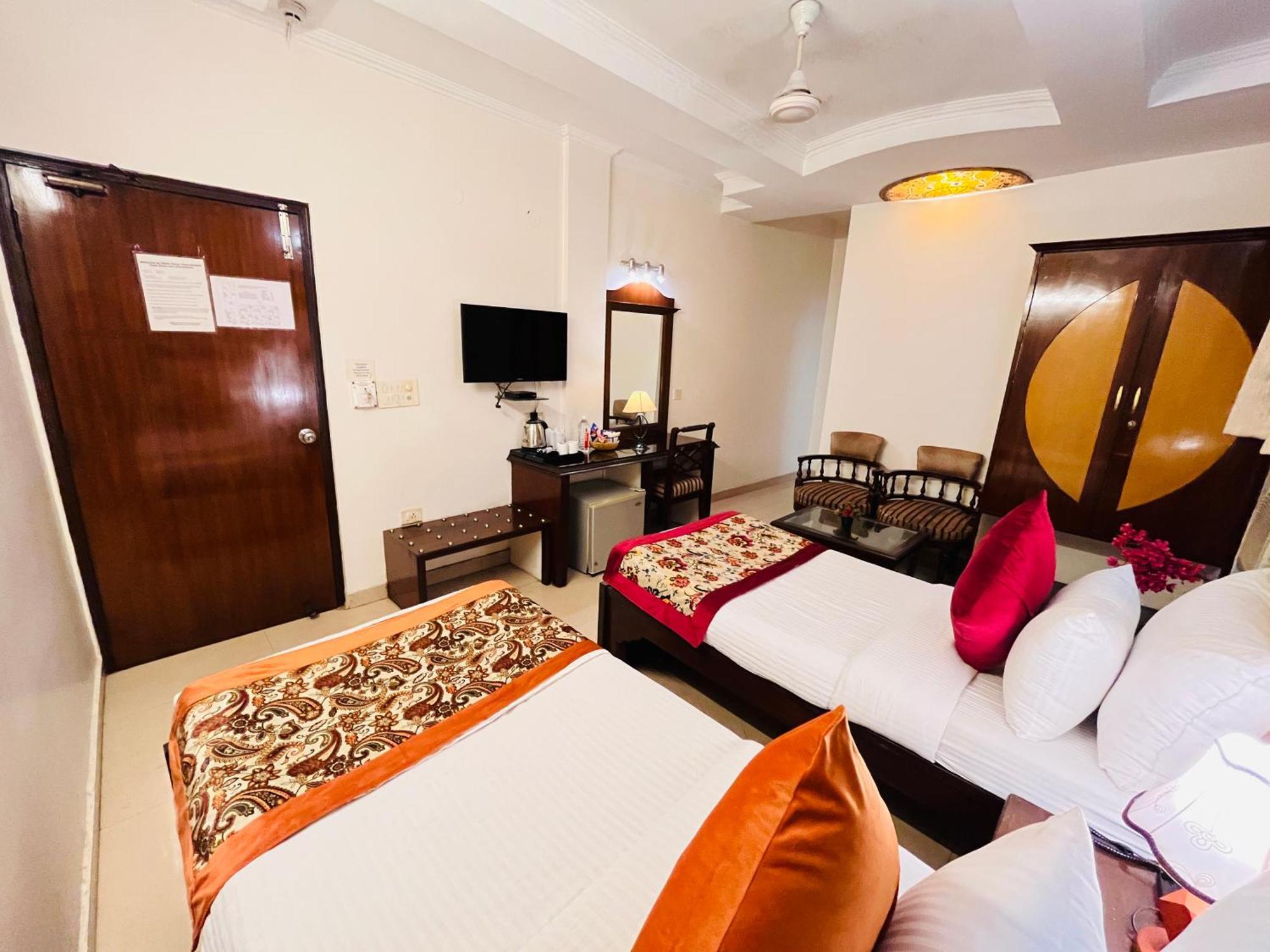 Hotel Paras - Karol Bagh 3*