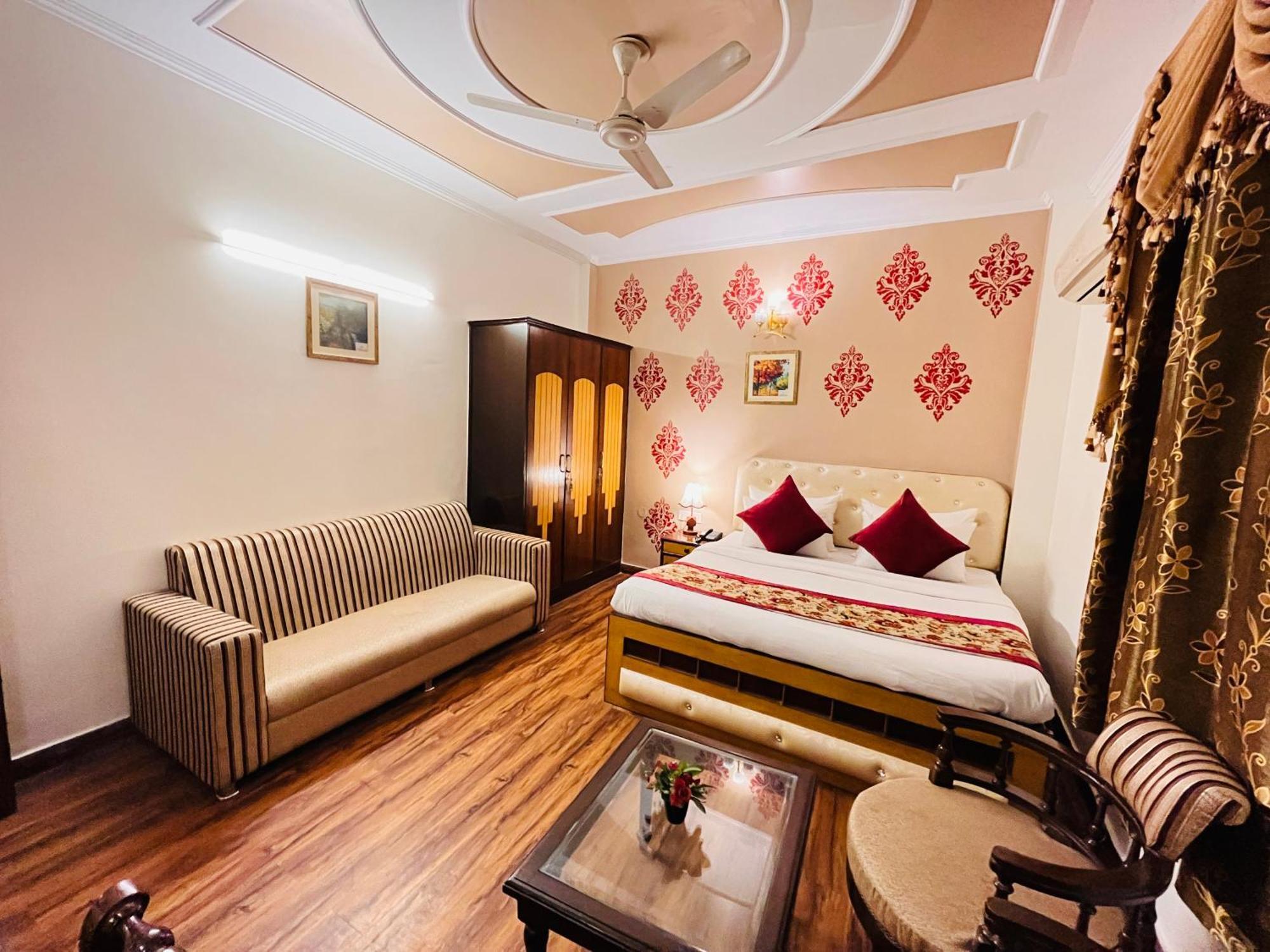 Paras - Karol Bagh Delhi (National Capital Territory of India)