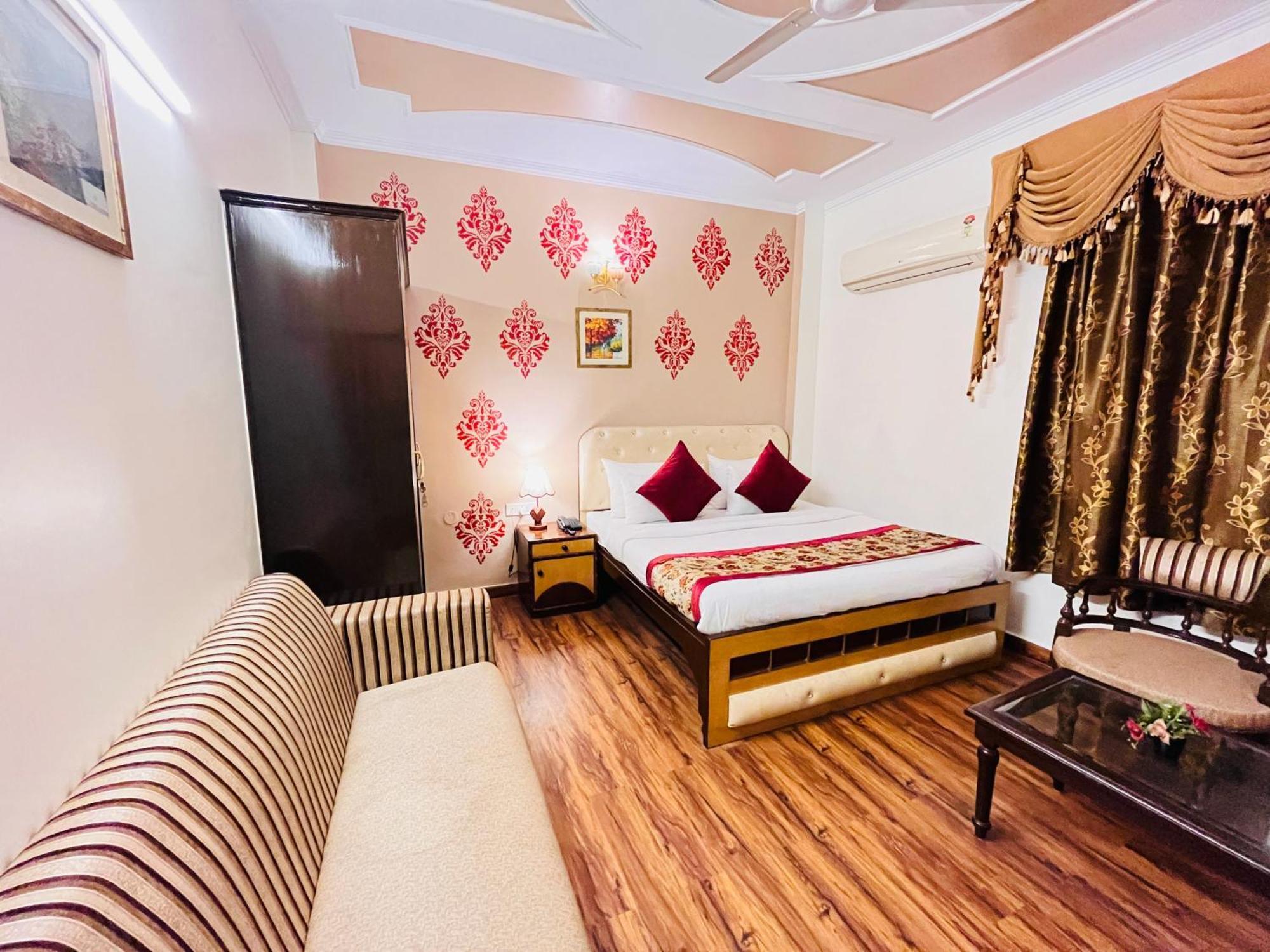 Hotel Paras - Karol Bagh 3*