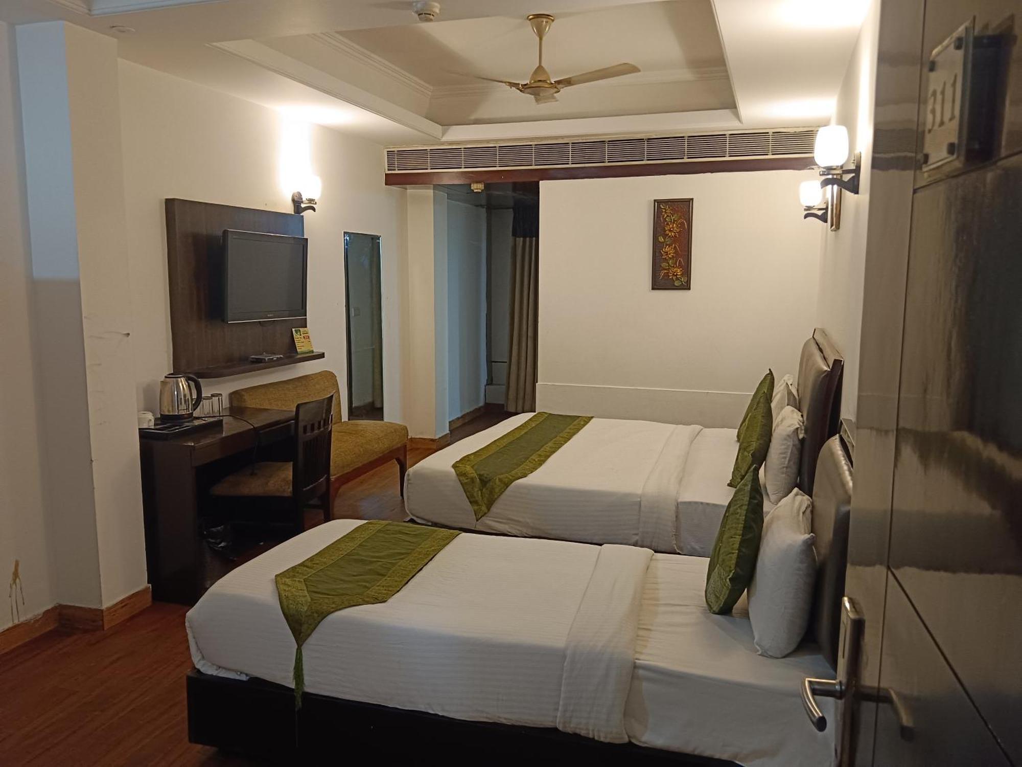 Wti Airport Grand Delhi 3*