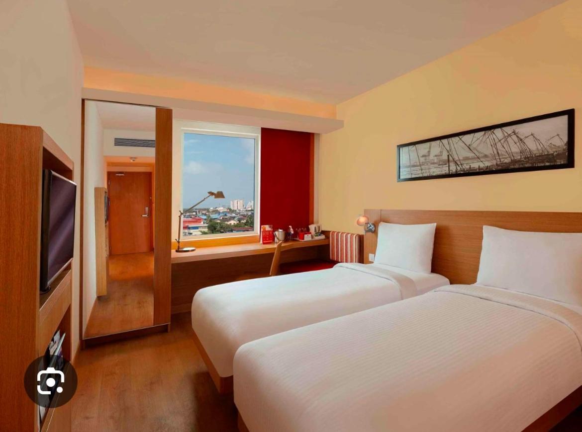 Palace-near Delhi Airport New Delhi