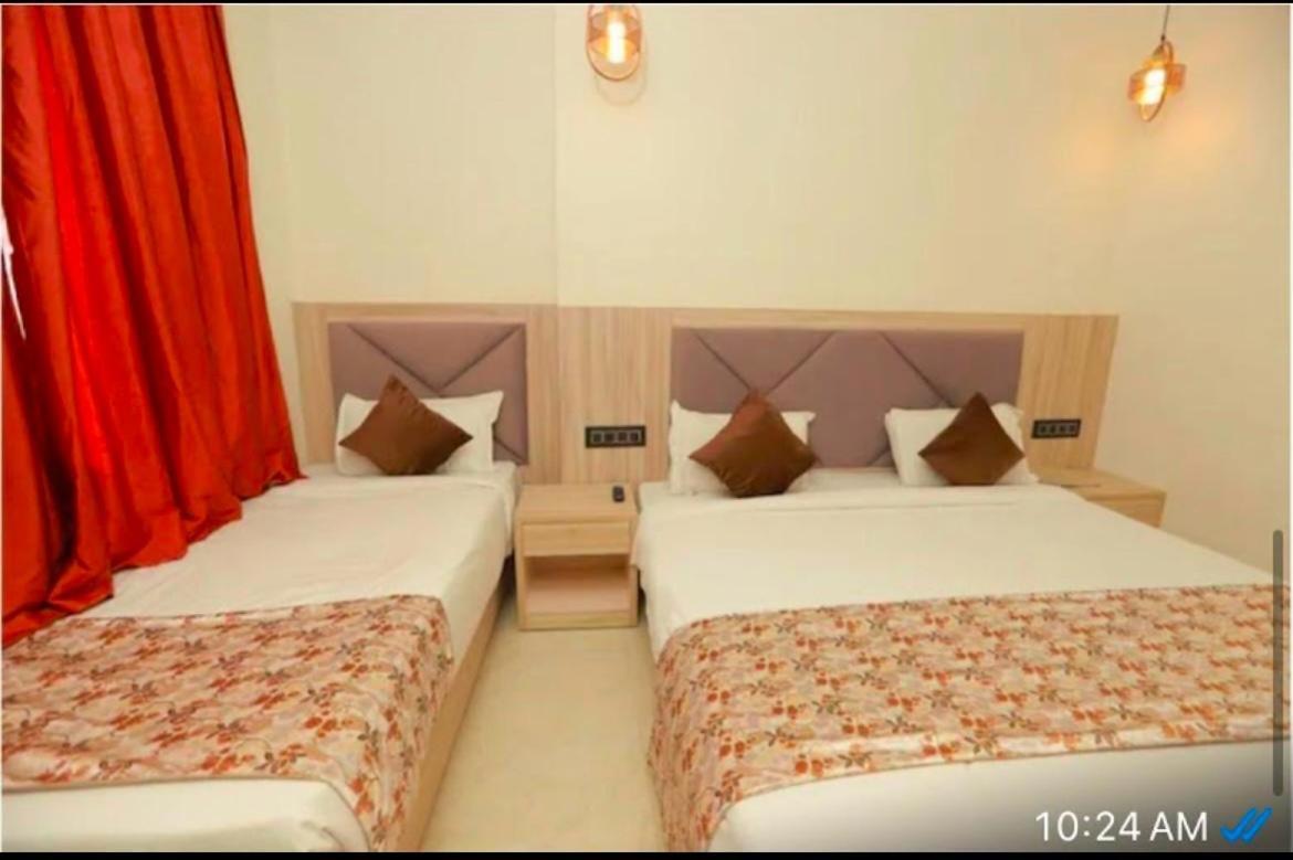 Hotel Palace-near Delhi Airport New Delhi