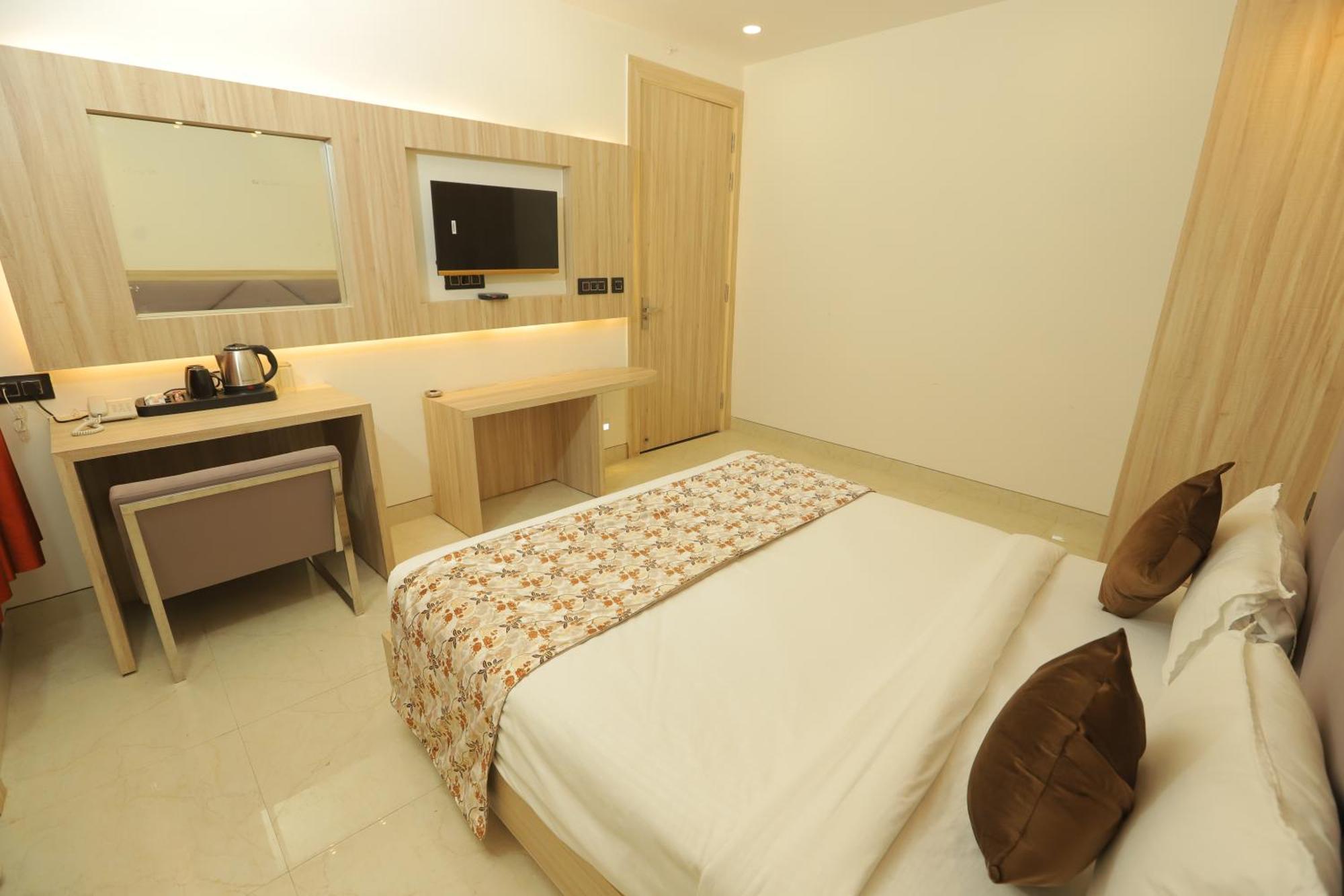 Palace-near Delhi Airport Hotel